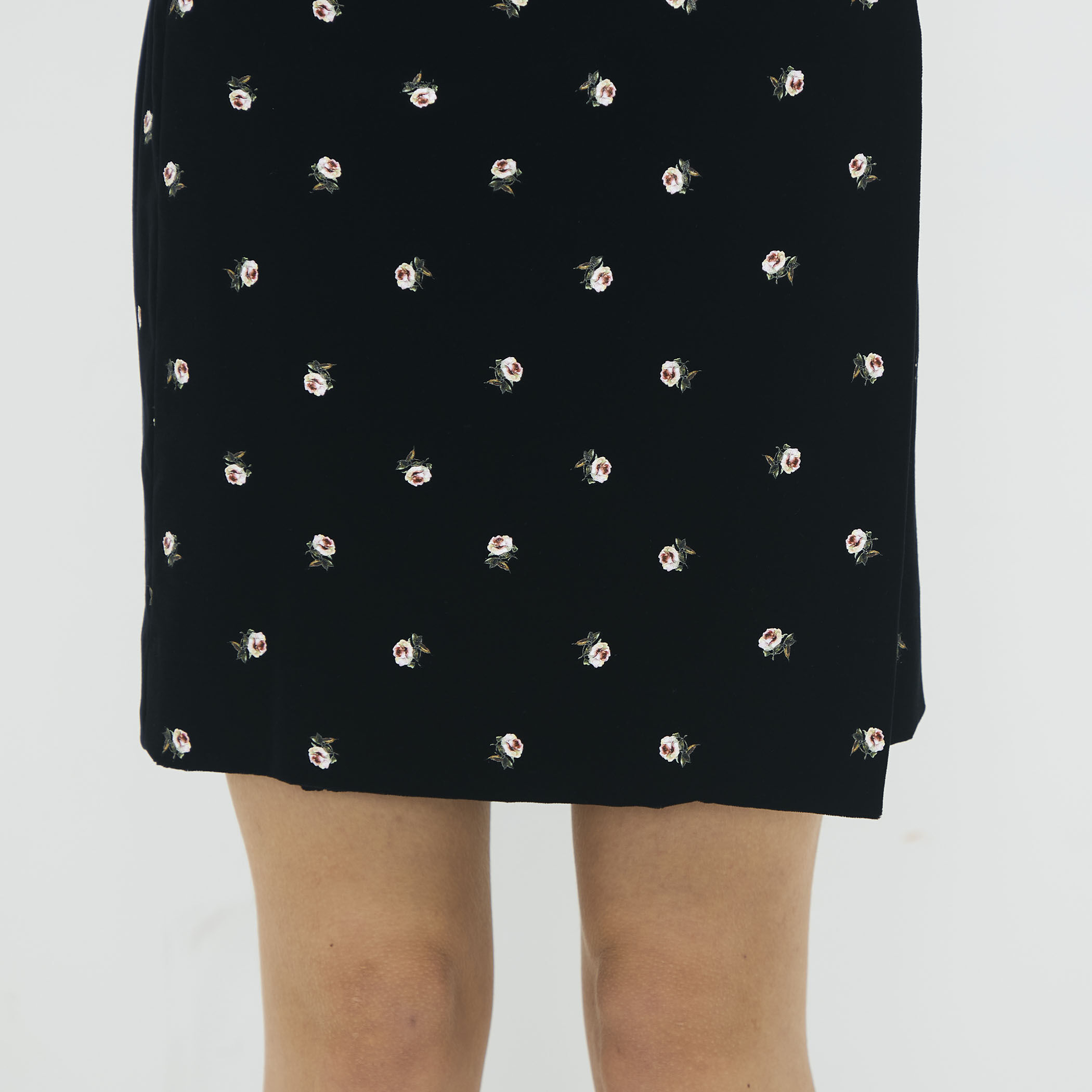 ベロア PETIT ROSEプリントミニスカート｜トゥモローランド 公式通販