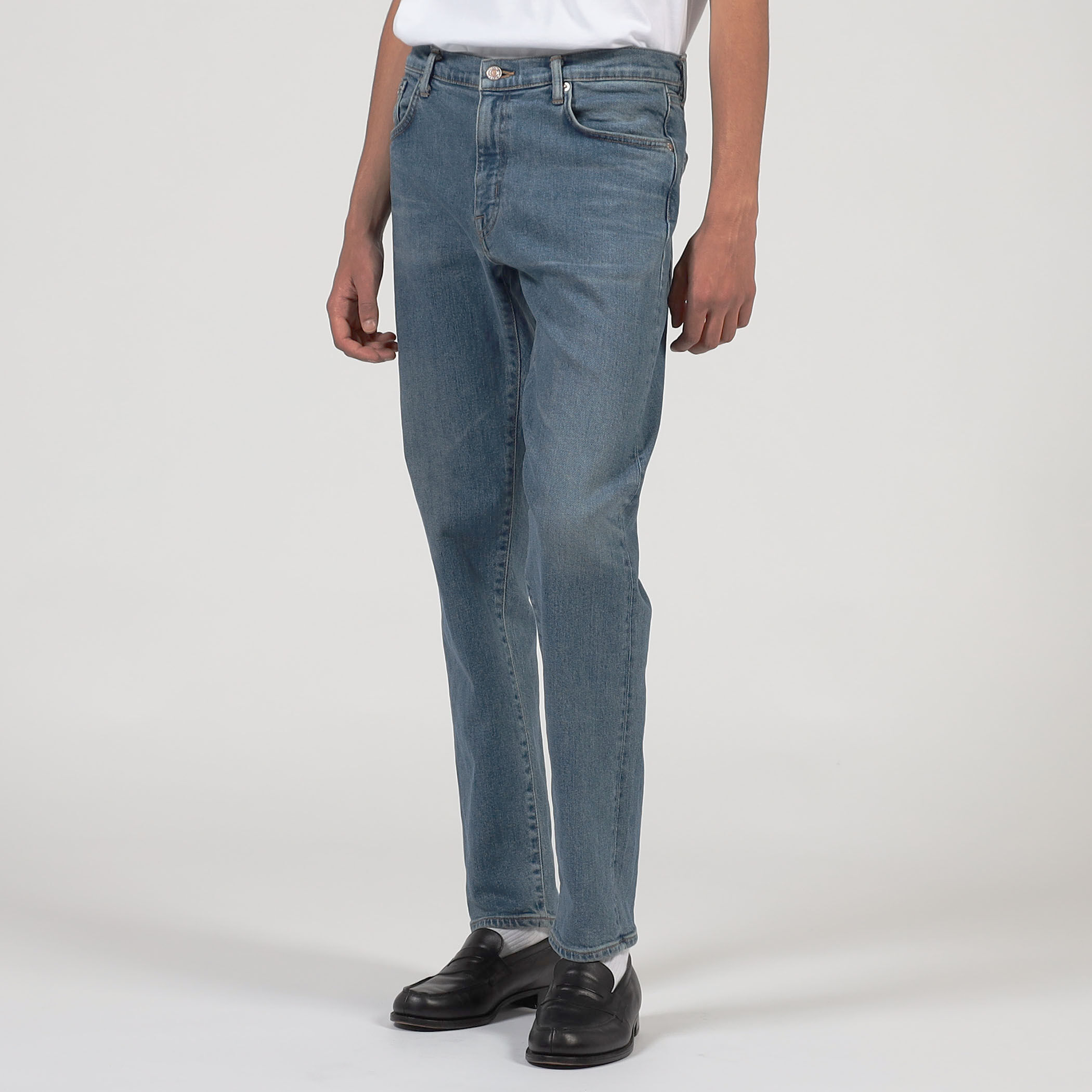 別注】EDWIN REGULAR TAPPERD USED デニムパンツ｜トゥモローランド
