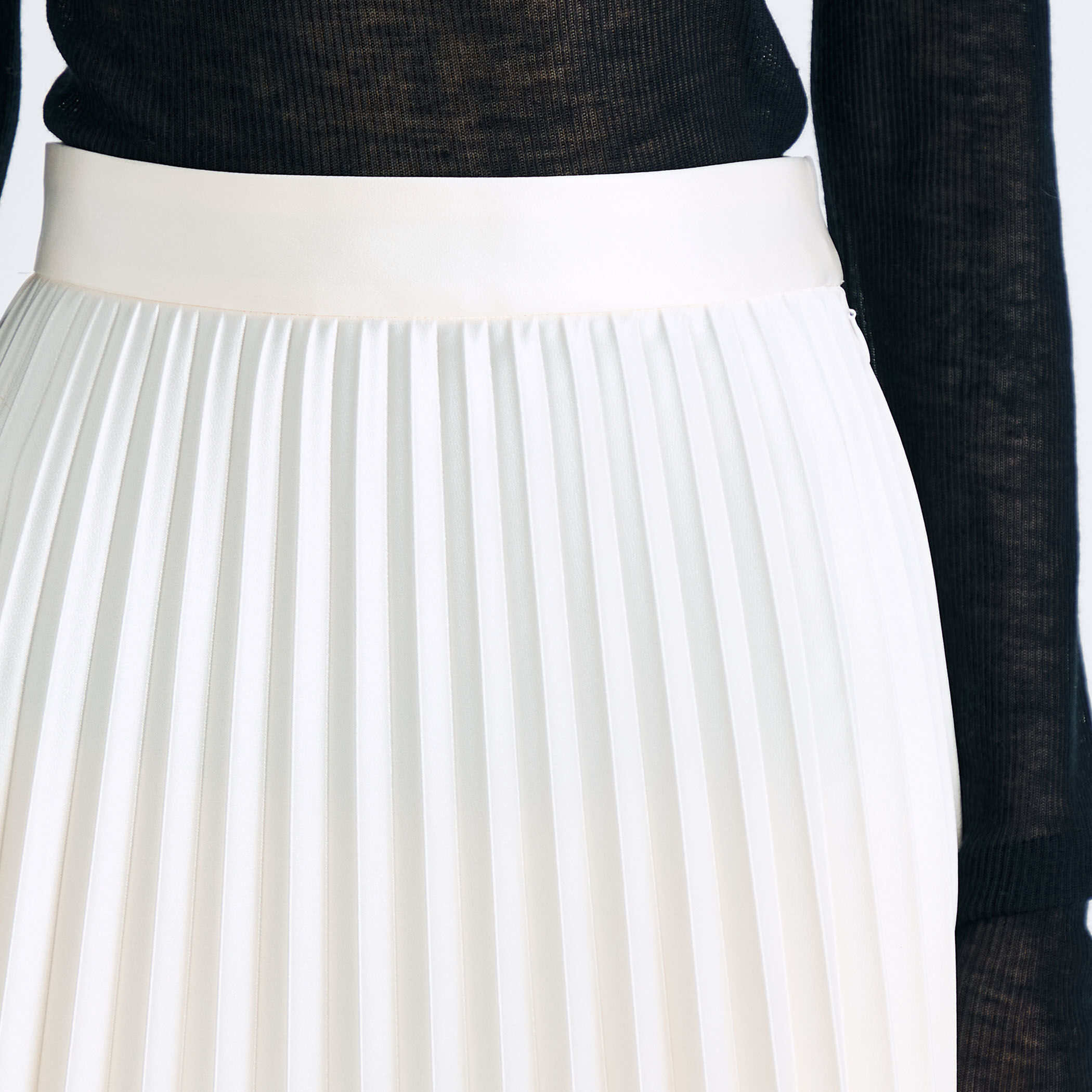 エンボスサテン プリーツスカート｜トゥモローランド 公式通販