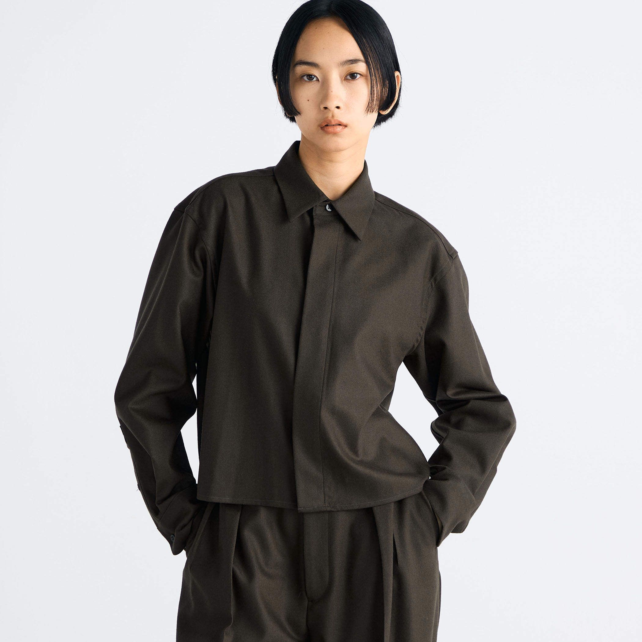 ウールメルトンポプリン クロップドシャツ｜トゥモローランド 公式通販