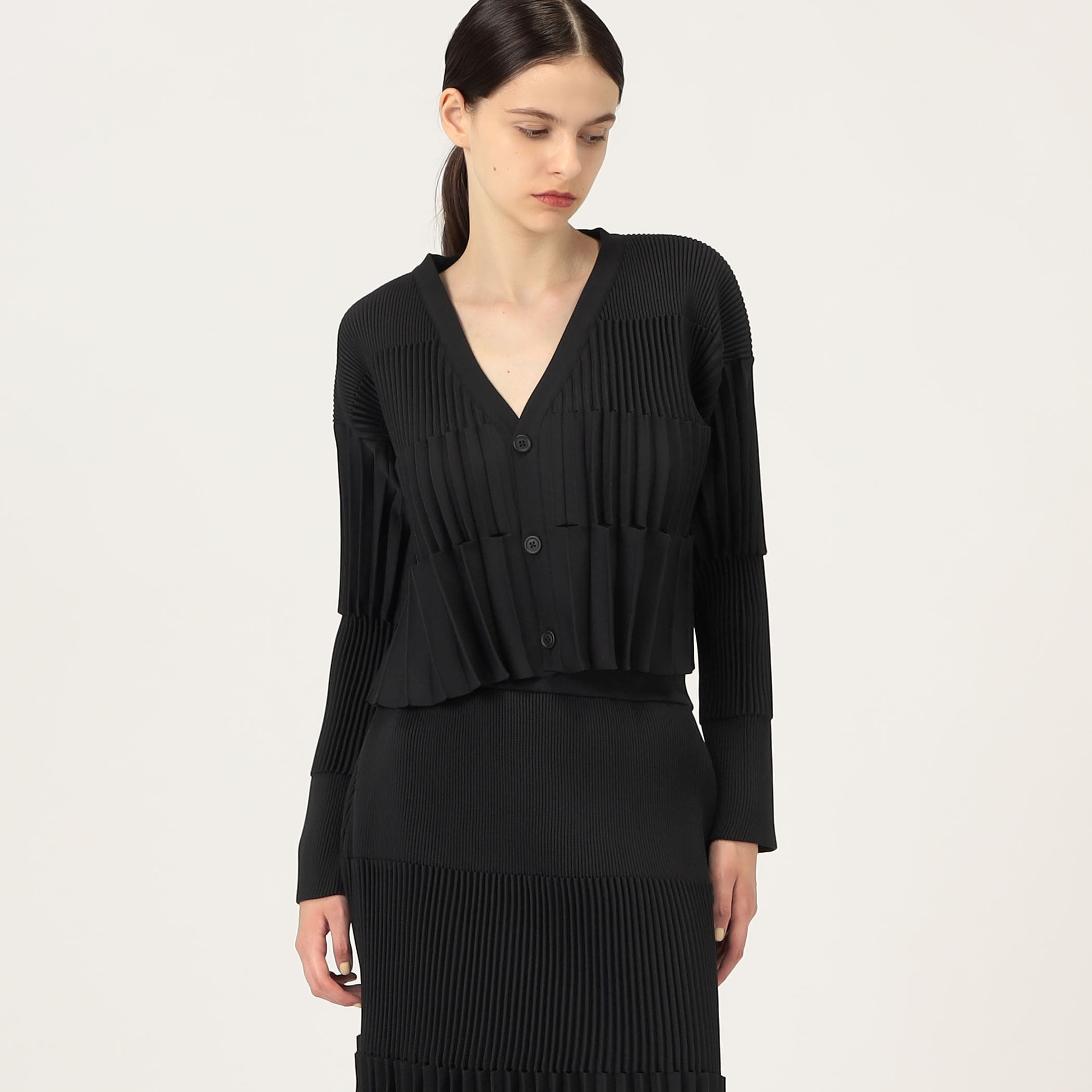 CFCL ACCORDION CROPPED CARDIGAN｜トゥモローランド 公式通販