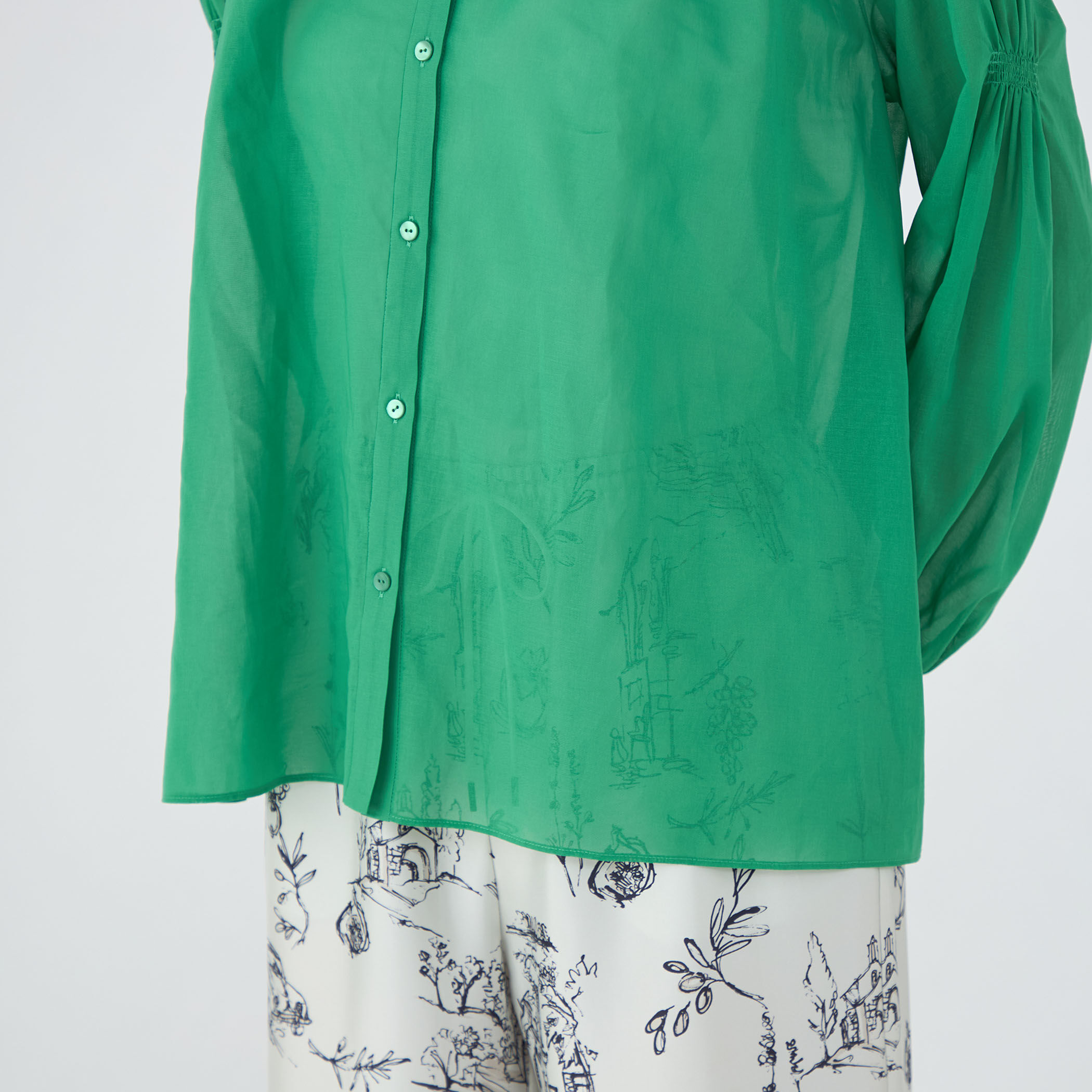 シャイニーオーガンジー シャーリングブラウス｜トゥモローランド 公式通販