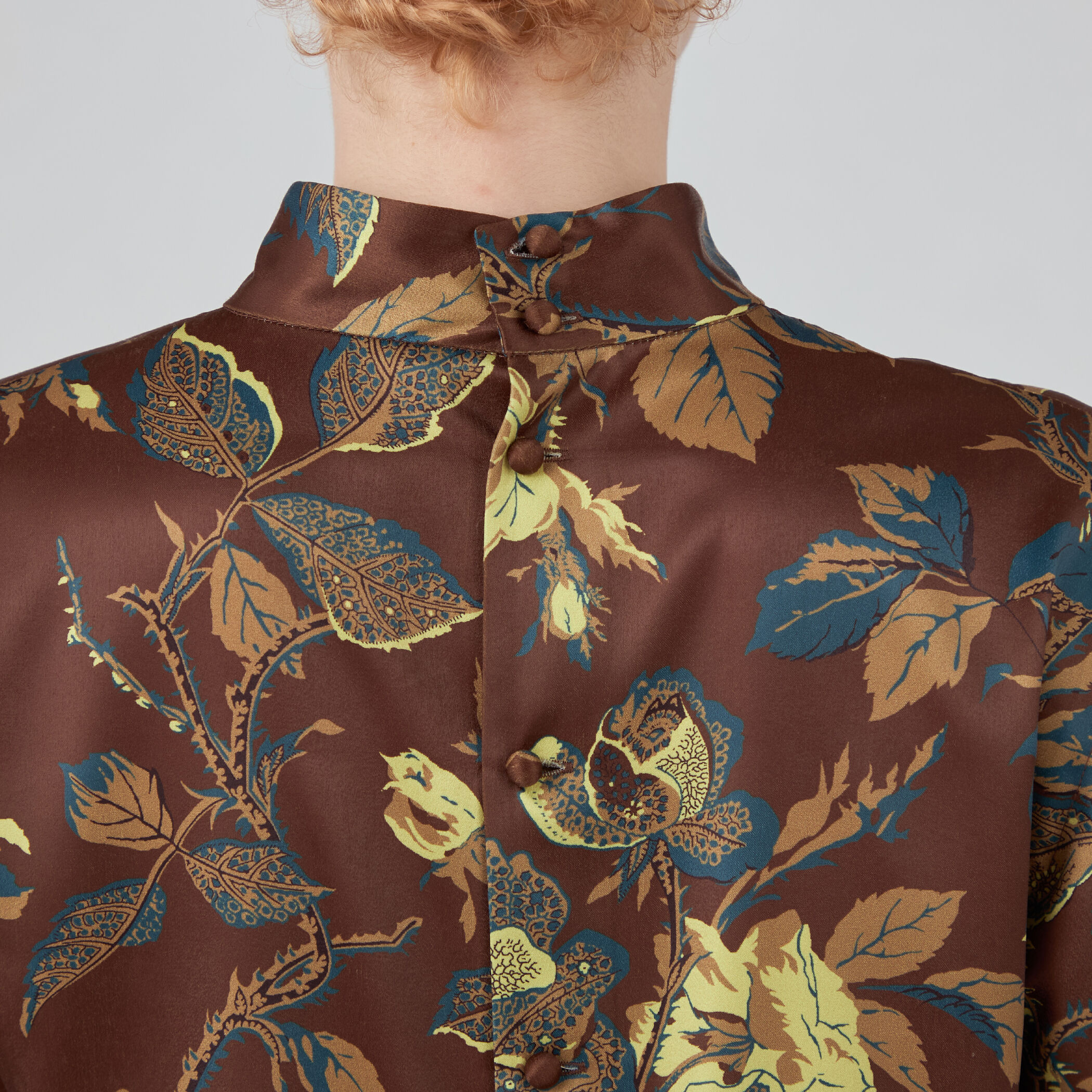 ポリエステルサテンプリント スタンドカラーワンピース