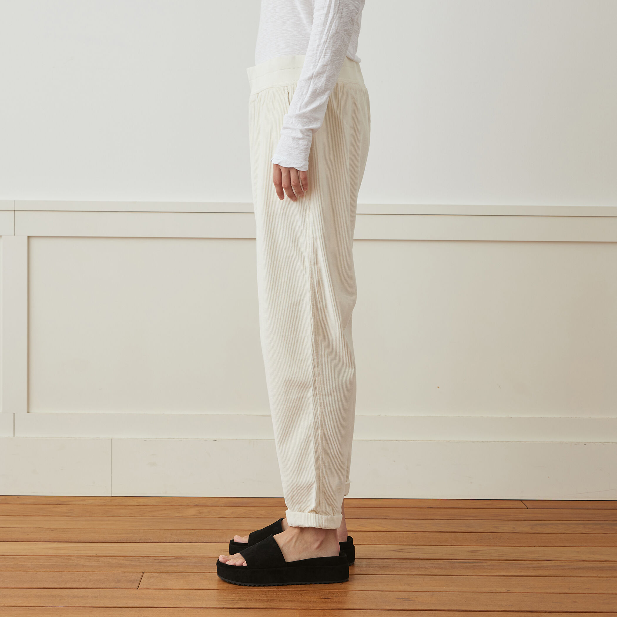 コットンコーデュロイ リラックスパンツ WWWA1946｜トゥモローランド