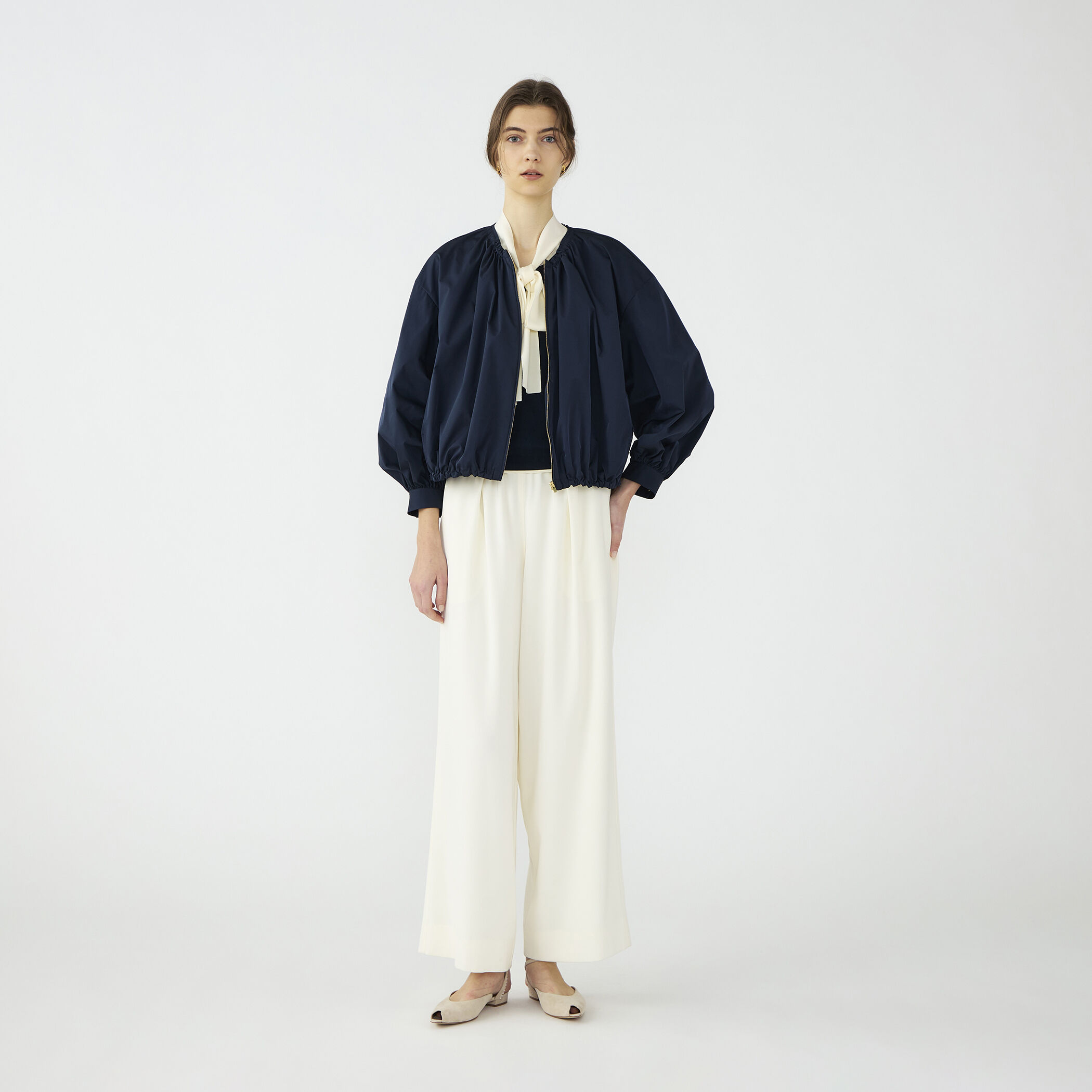 ライトパウダリータフタ ギャザーブルゾン｜トゥモローランド 公式通販