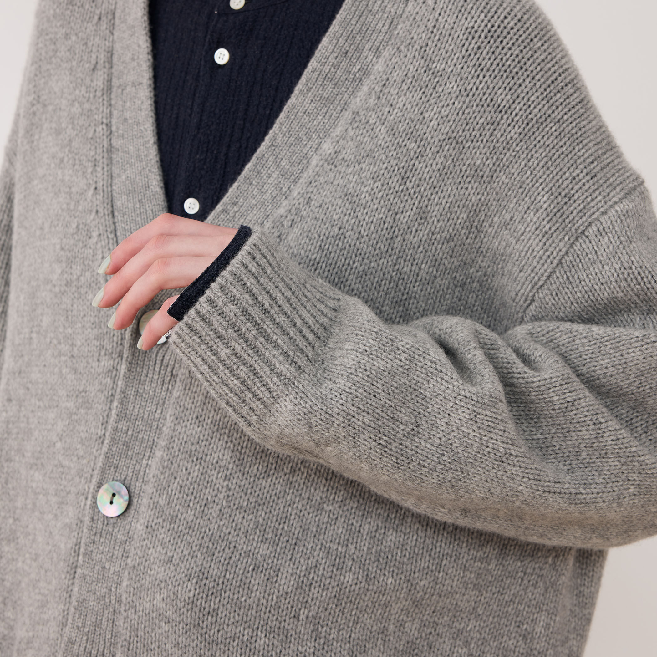 ファインウール Vネックカーディガン｜トゥモローランド 公式通販