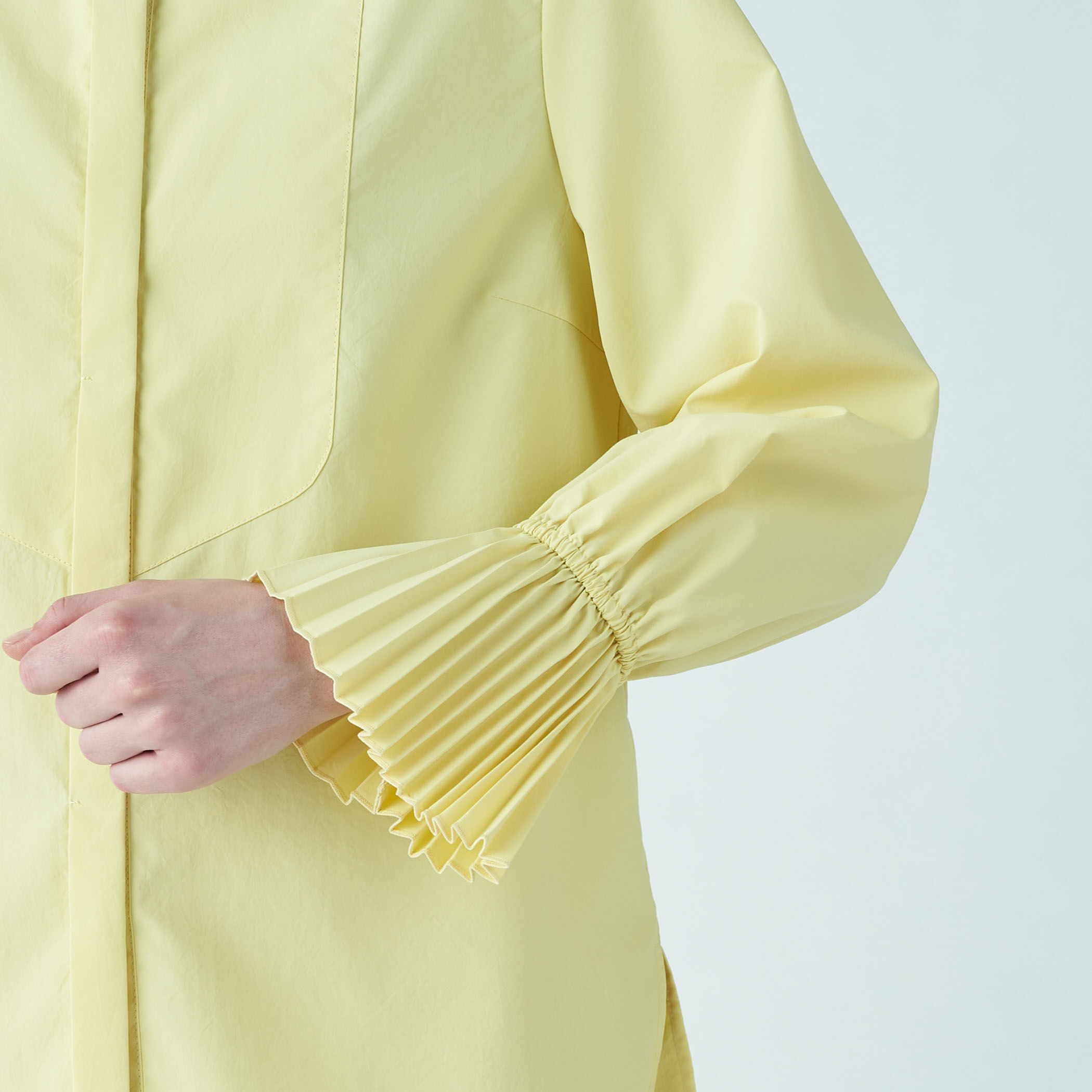 ポリエステルタイプライター プリーツカフスブラウス