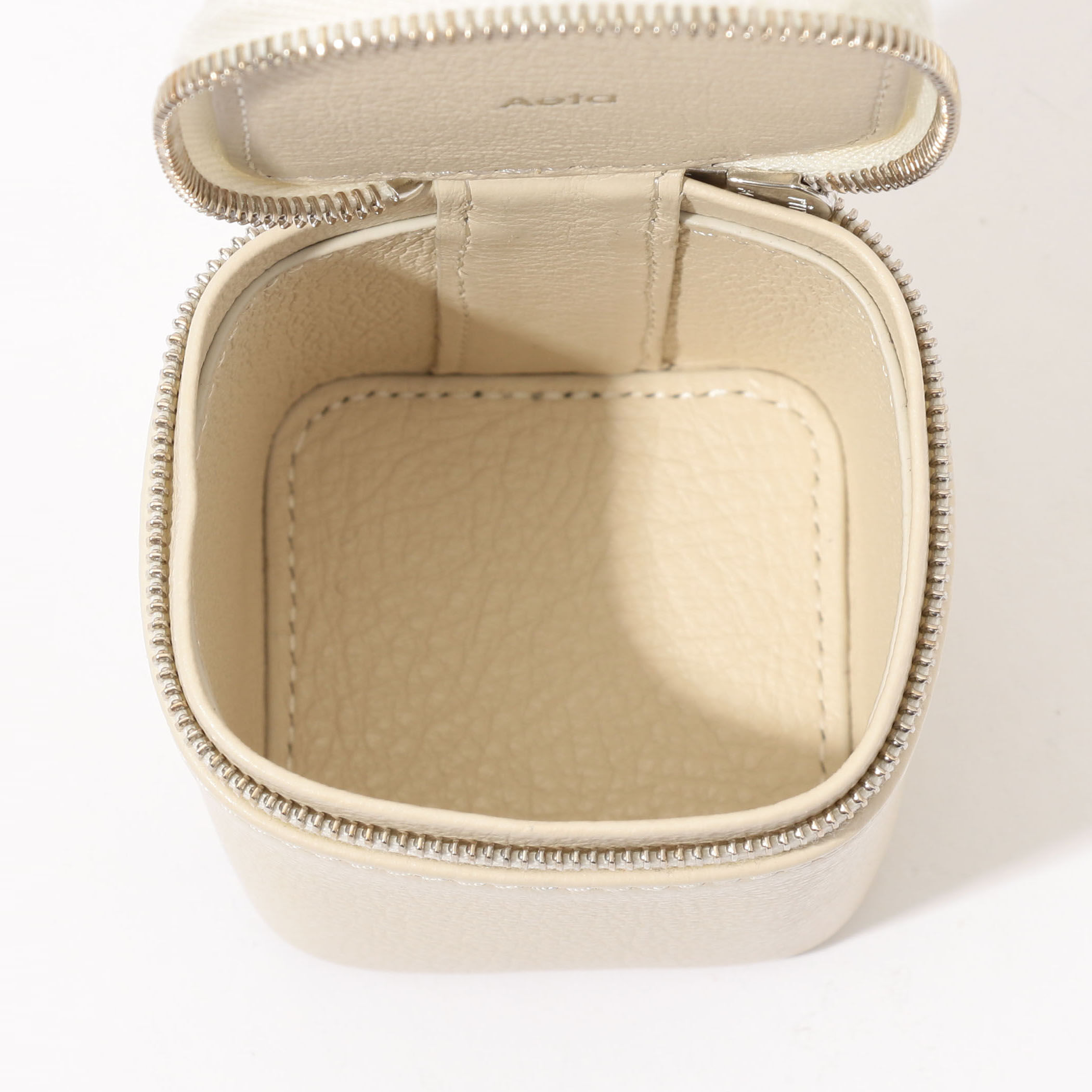 Aeta PG SMALL CONTAINER D シュリンクレザー 小物ケース