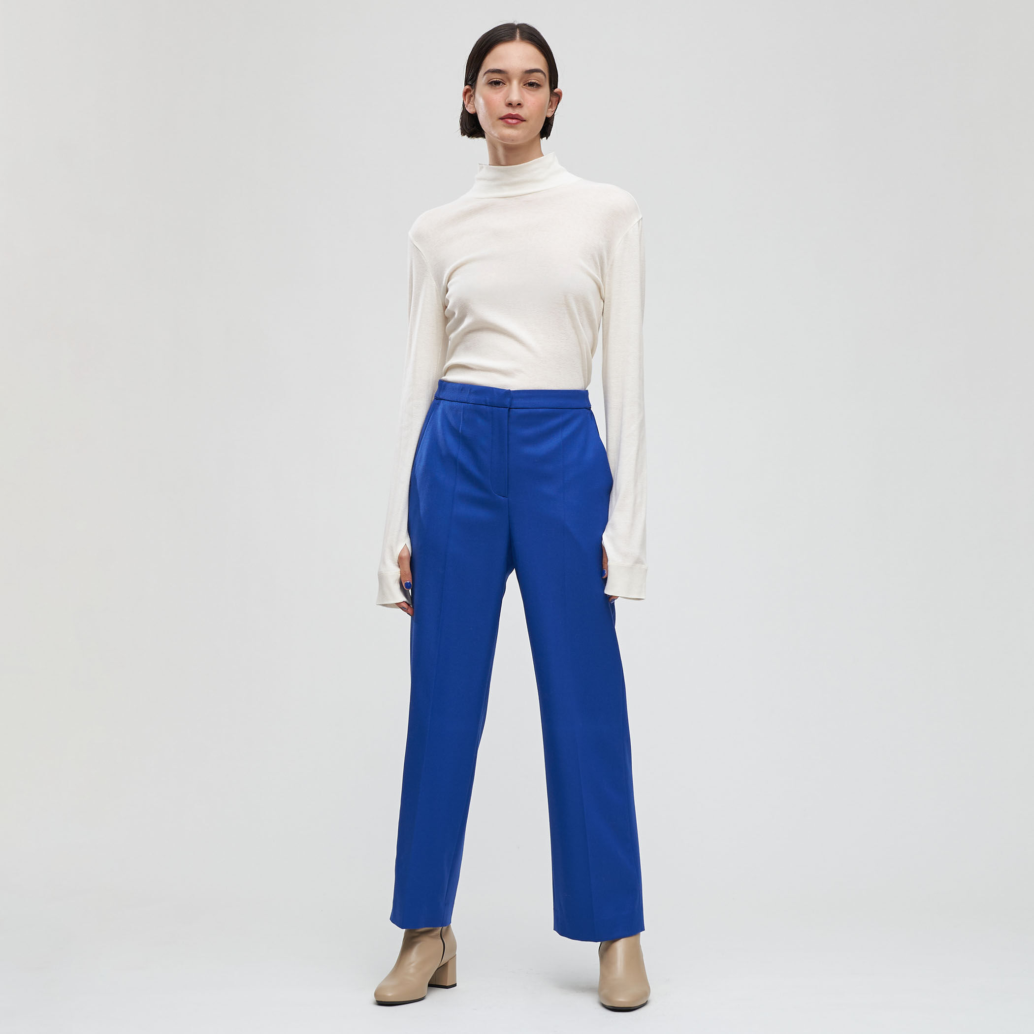 □ウールフランネルストレッチ セミワイドパンツ｜トゥモローランド