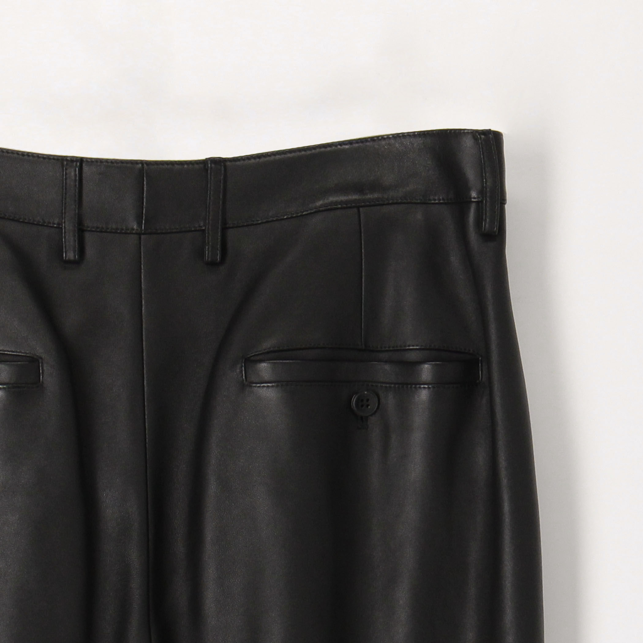 ナッパレザー Lポケットフレアパンツ｜トゥモローランド 公式通販