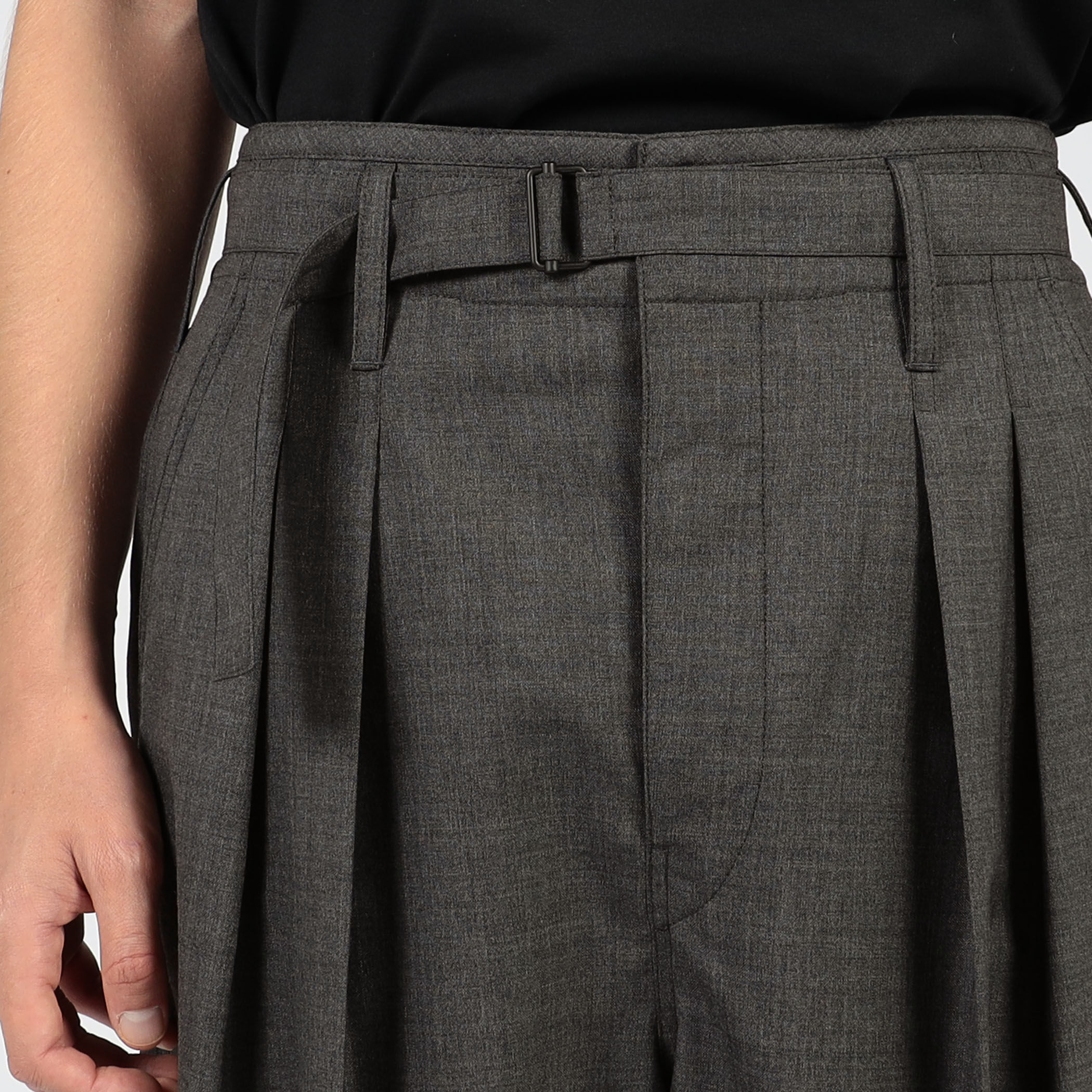 パンツ LEMAIRE 22aw belted pleat trousers LEMAIRE BELTED PLEATED PANTS｜トゥモローランド 公式通販