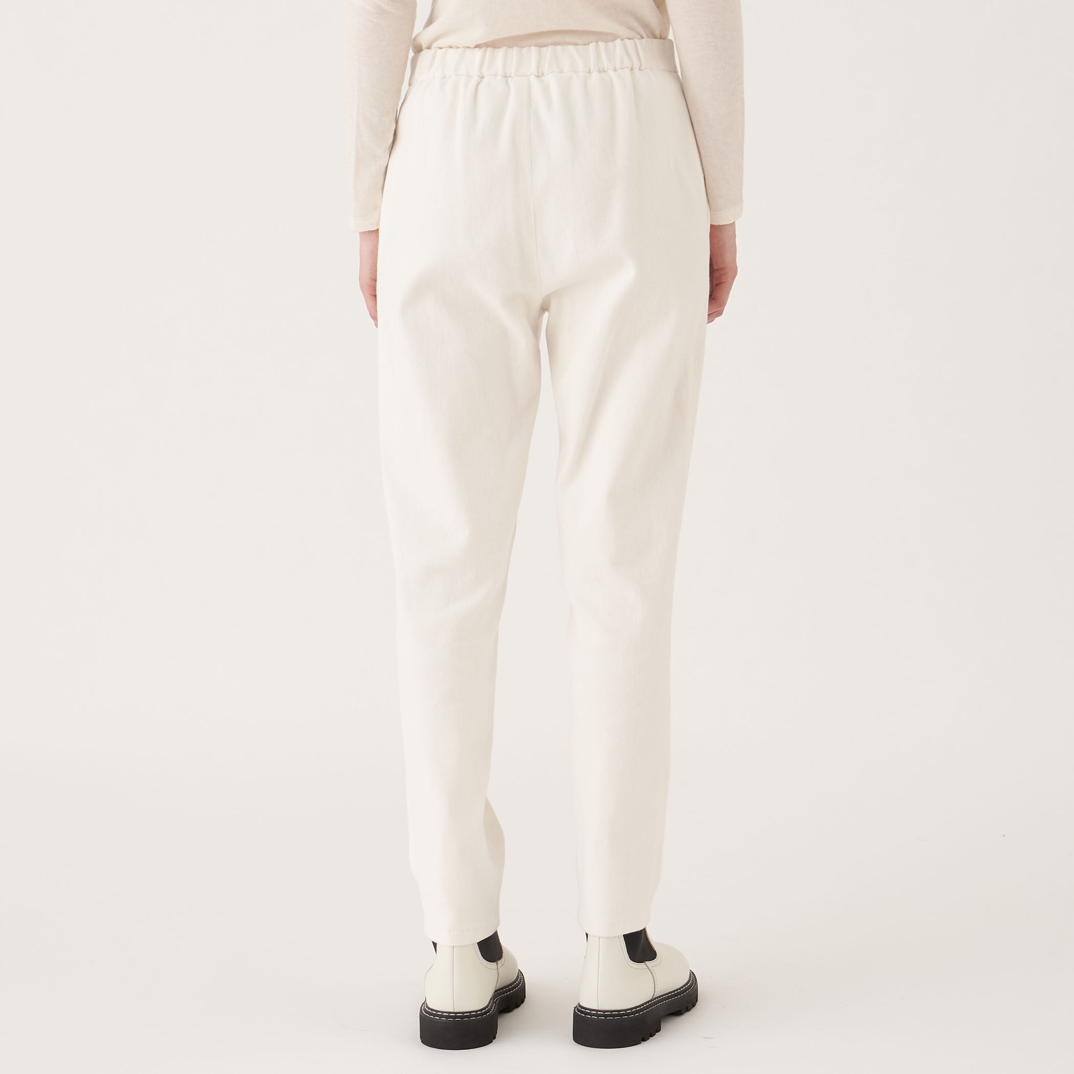 ストレッチモールスキン イージーテーパードパンツ｜トゥモローランド