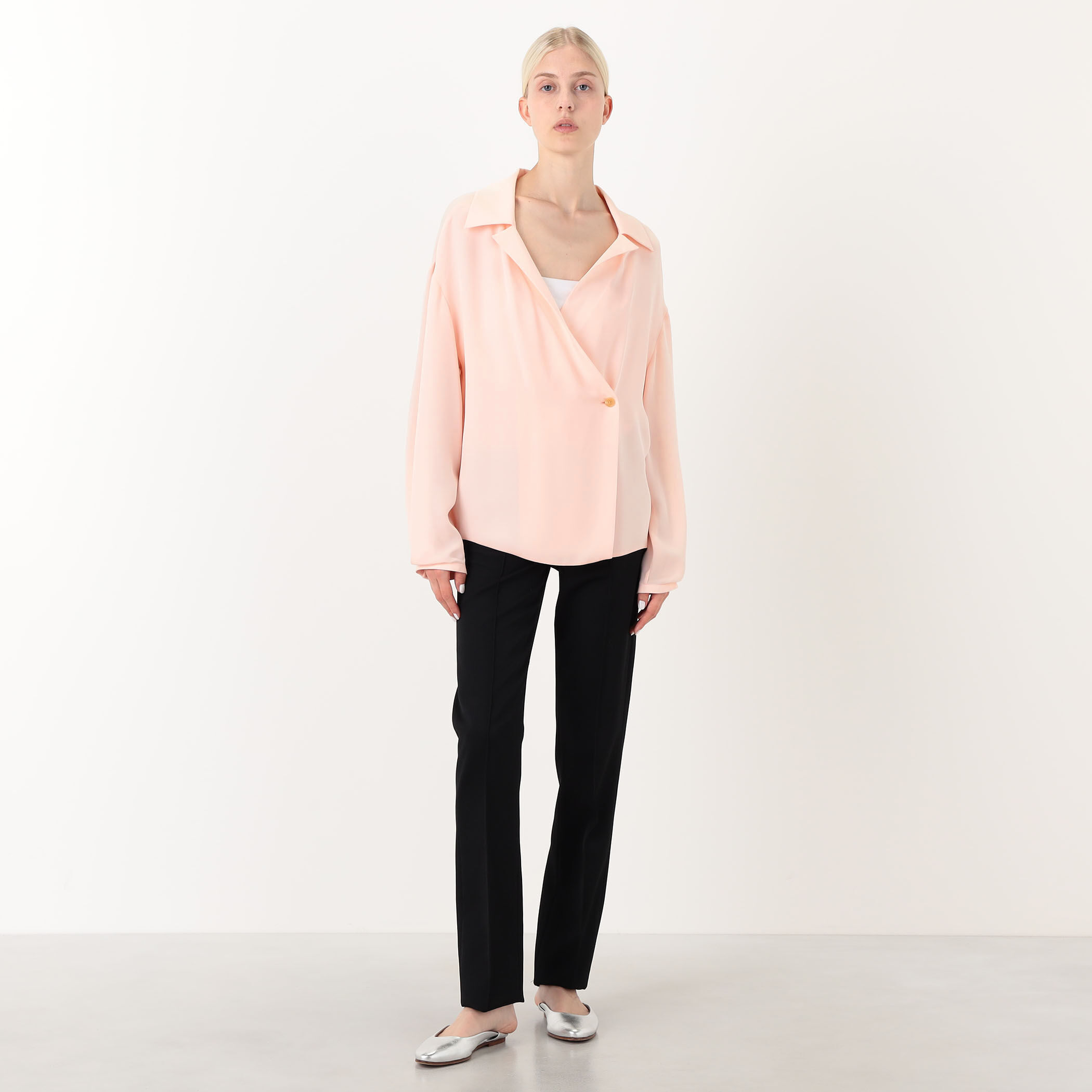 KHAITE ASHTON TOP シルクブラウス｜トゥモローランド 公式サイト