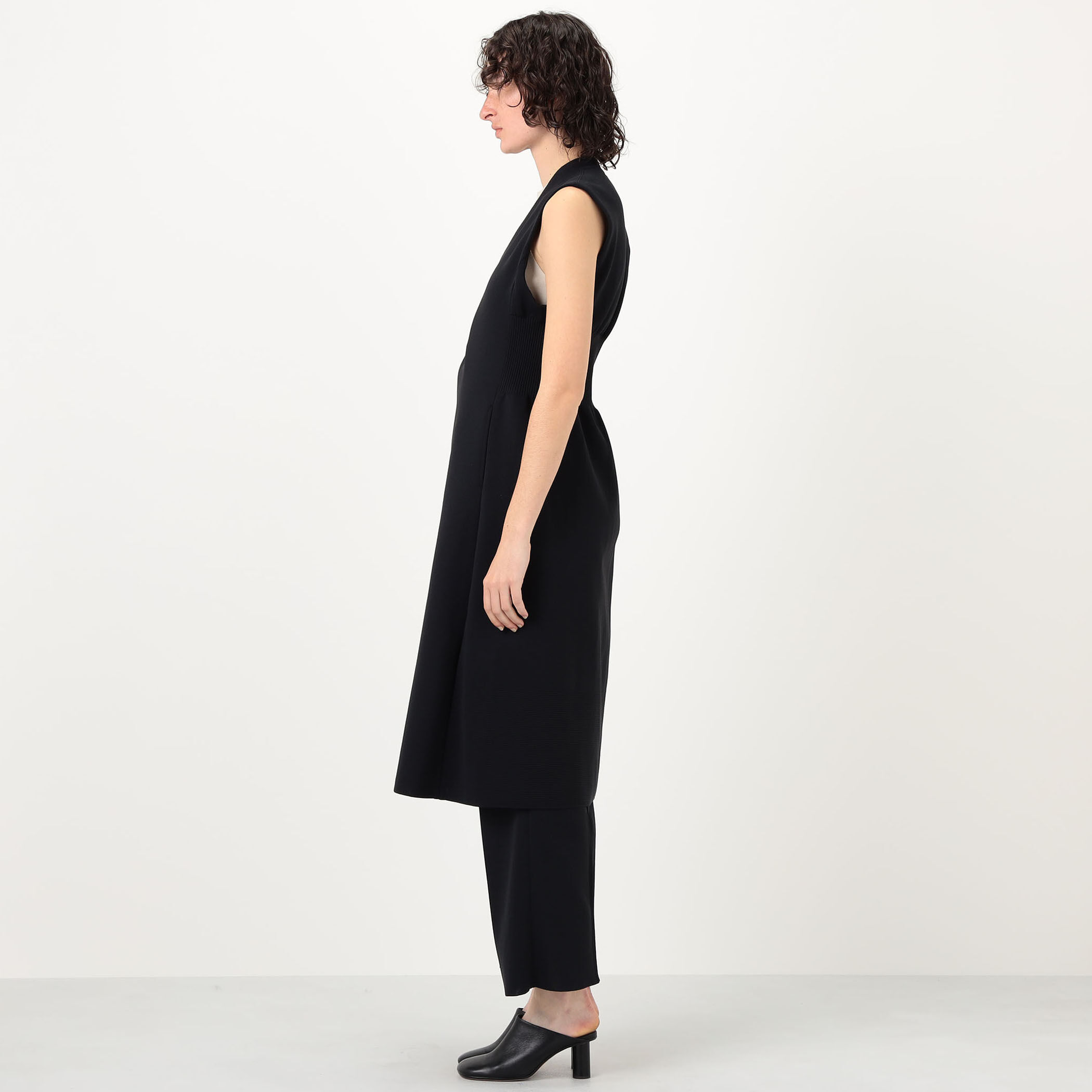 CFCL MILAN COLLARLESS LONG VEST｜トゥモローランド 公式通販