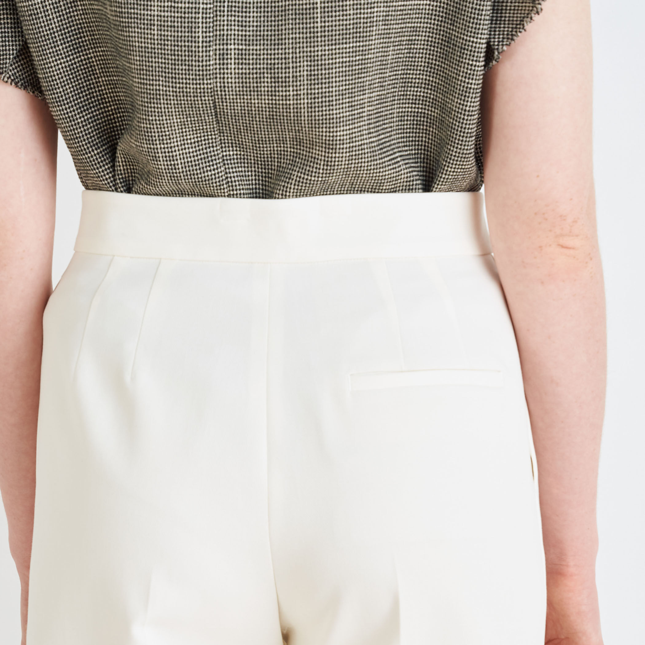 マットダブルクロス テーパードパンツ｜トゥモローランド 公式通販