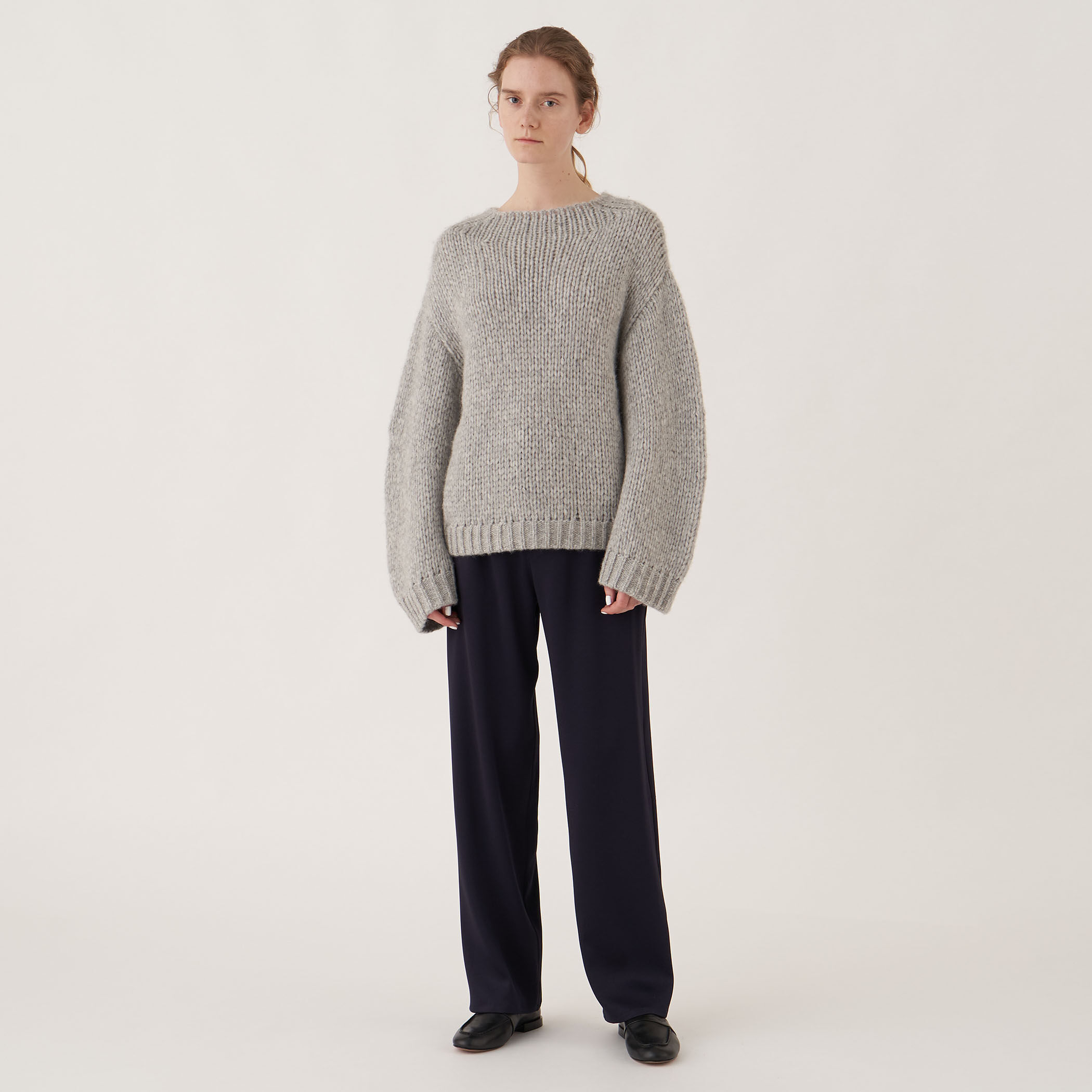 □バックサテンアムンゼンイージーストレートパンツ｜トゥモローランド