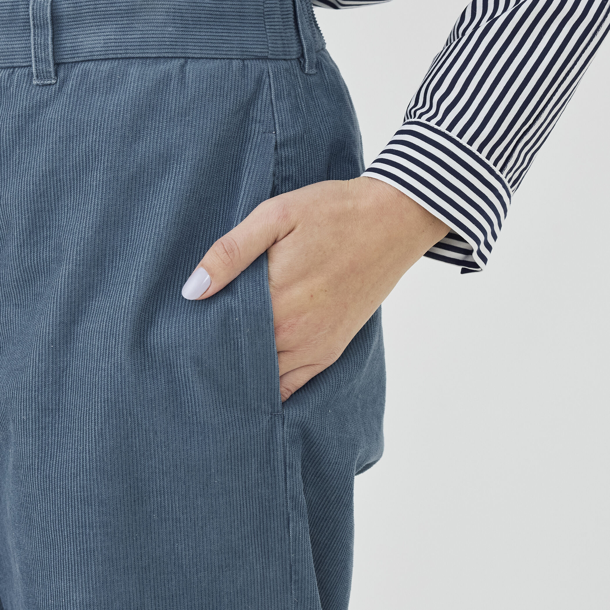 WEB先行予約】ライトコーデュロイ イージーストレートパンツ