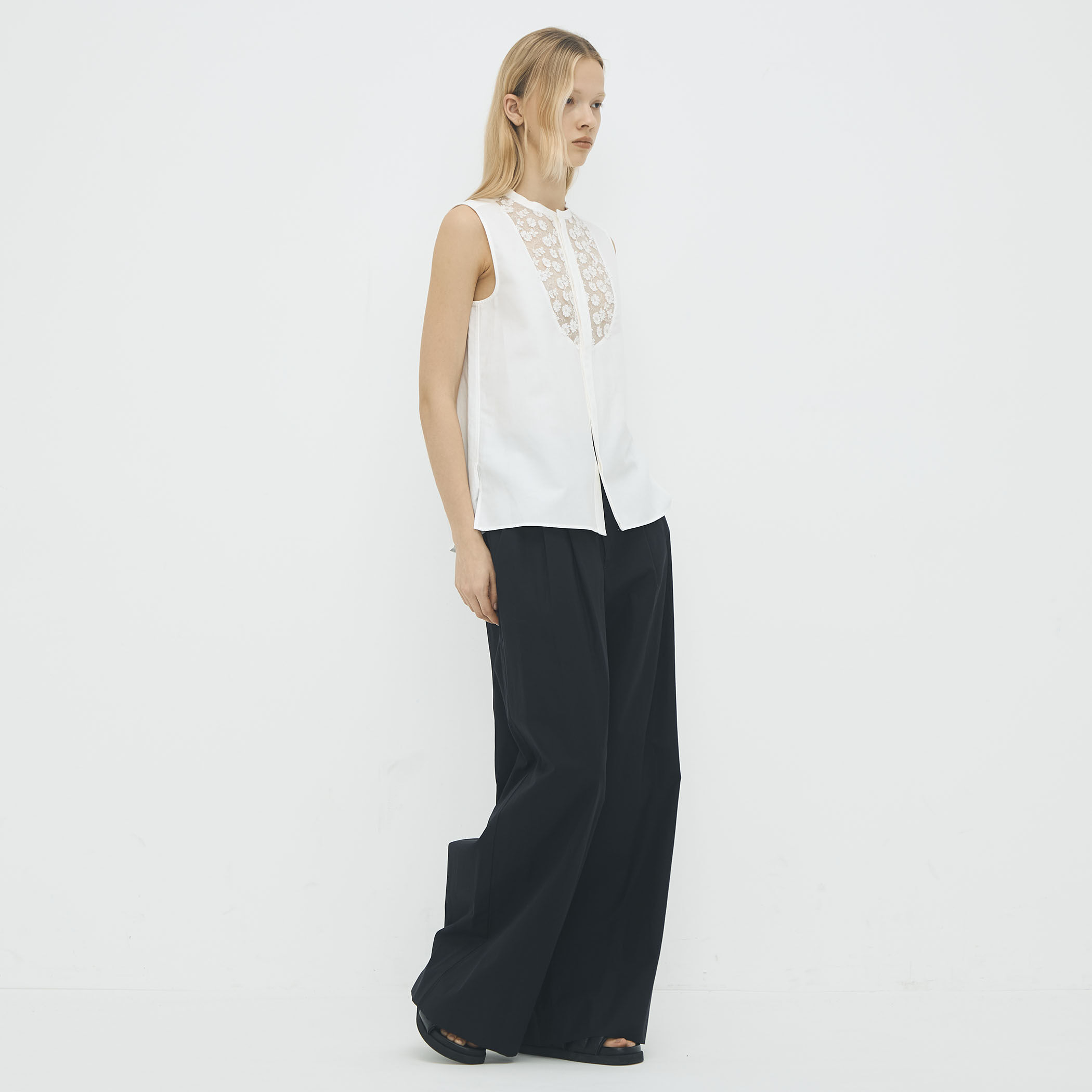 シャトルポプリン 2タックワイドパンツ｜トゥモローランド 公式通販