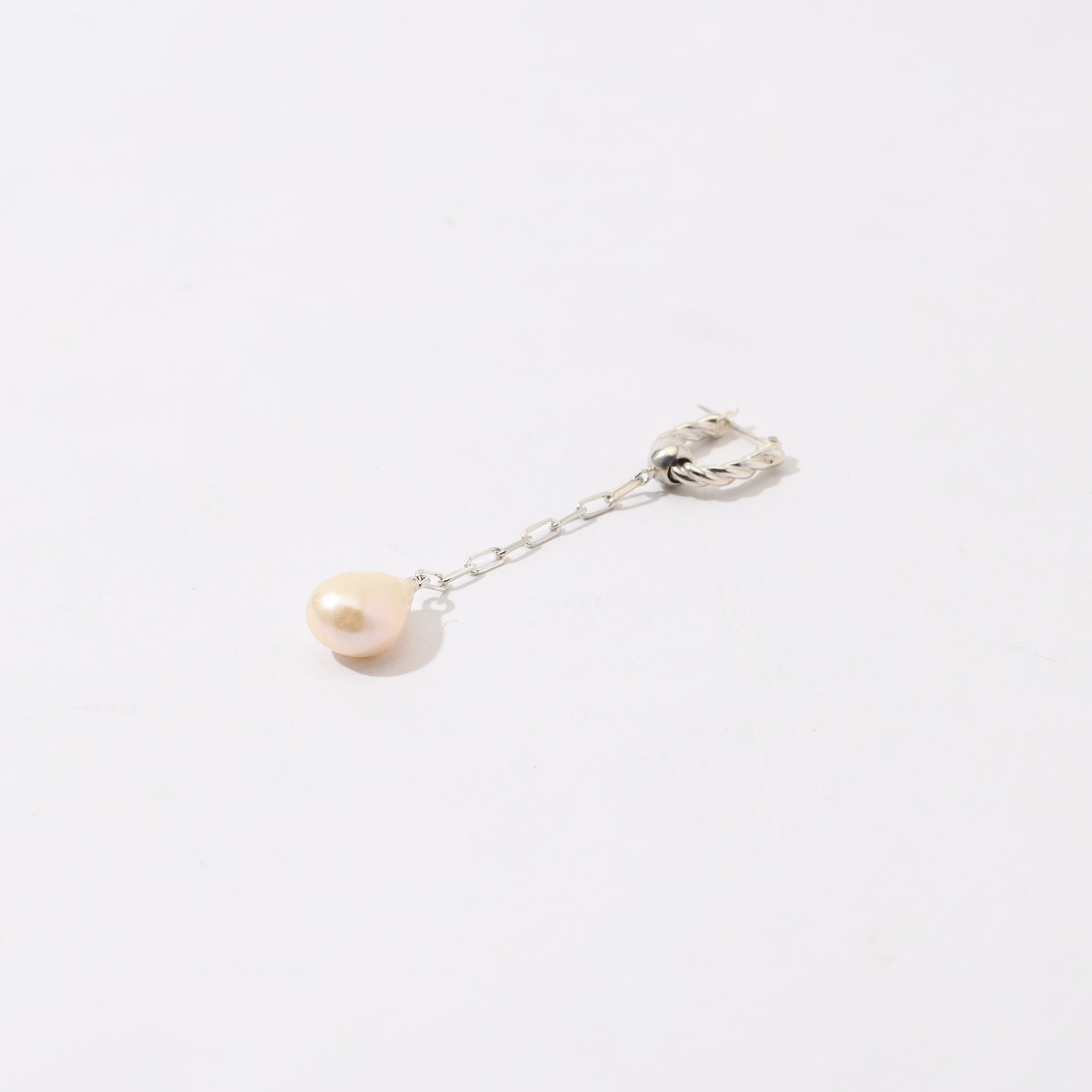PLOW pearl chain charm wreath ピアス｜トゥモローランド 公式通販