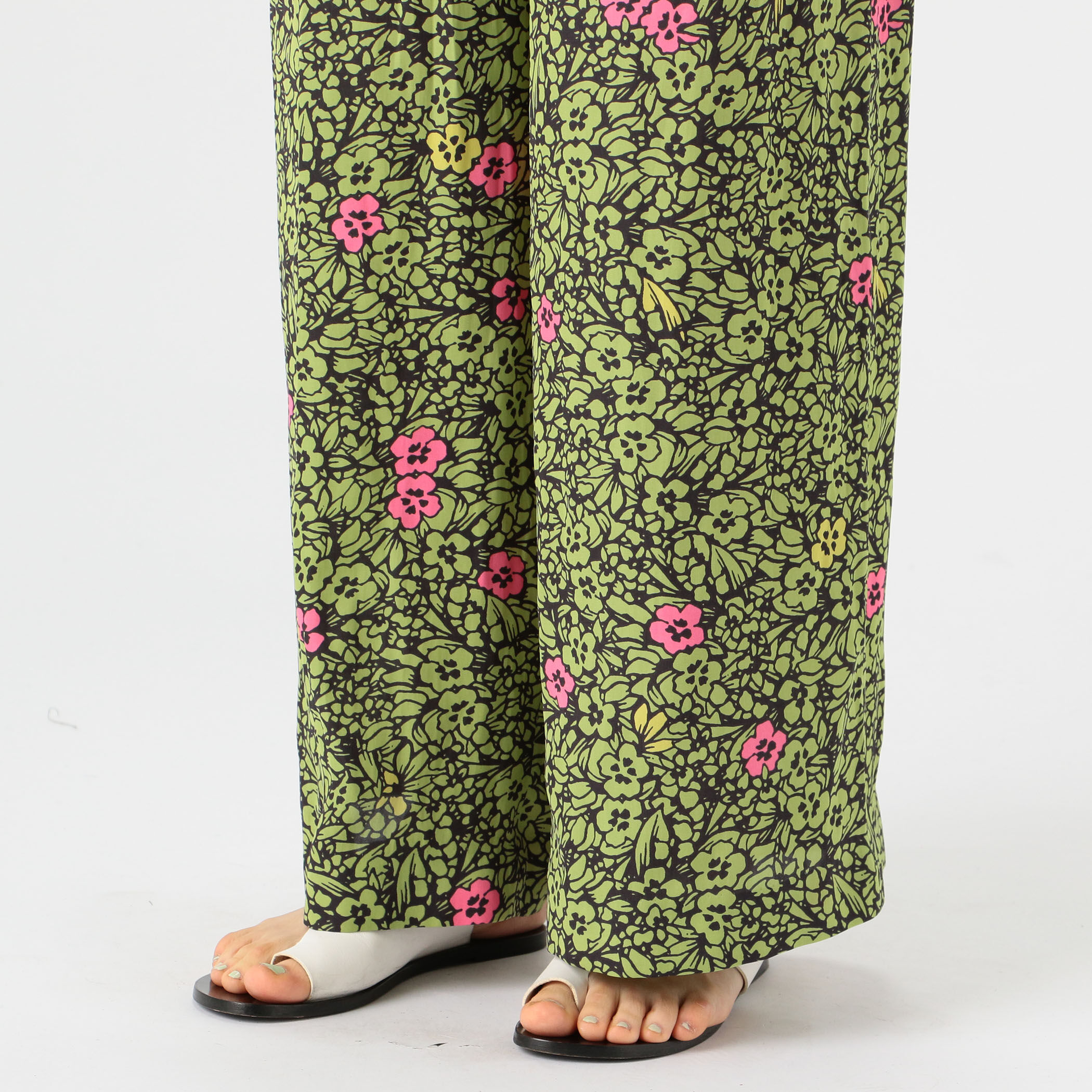 ポイントフラワープリント フロントタックセミワイドパンツ