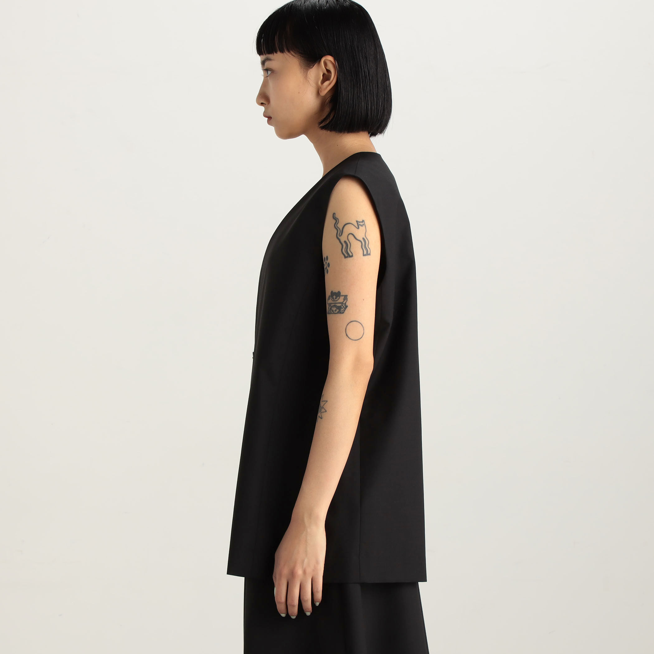 □ウォッシャブルトロ Vネックジレ｜トゥモローランド 公式通販