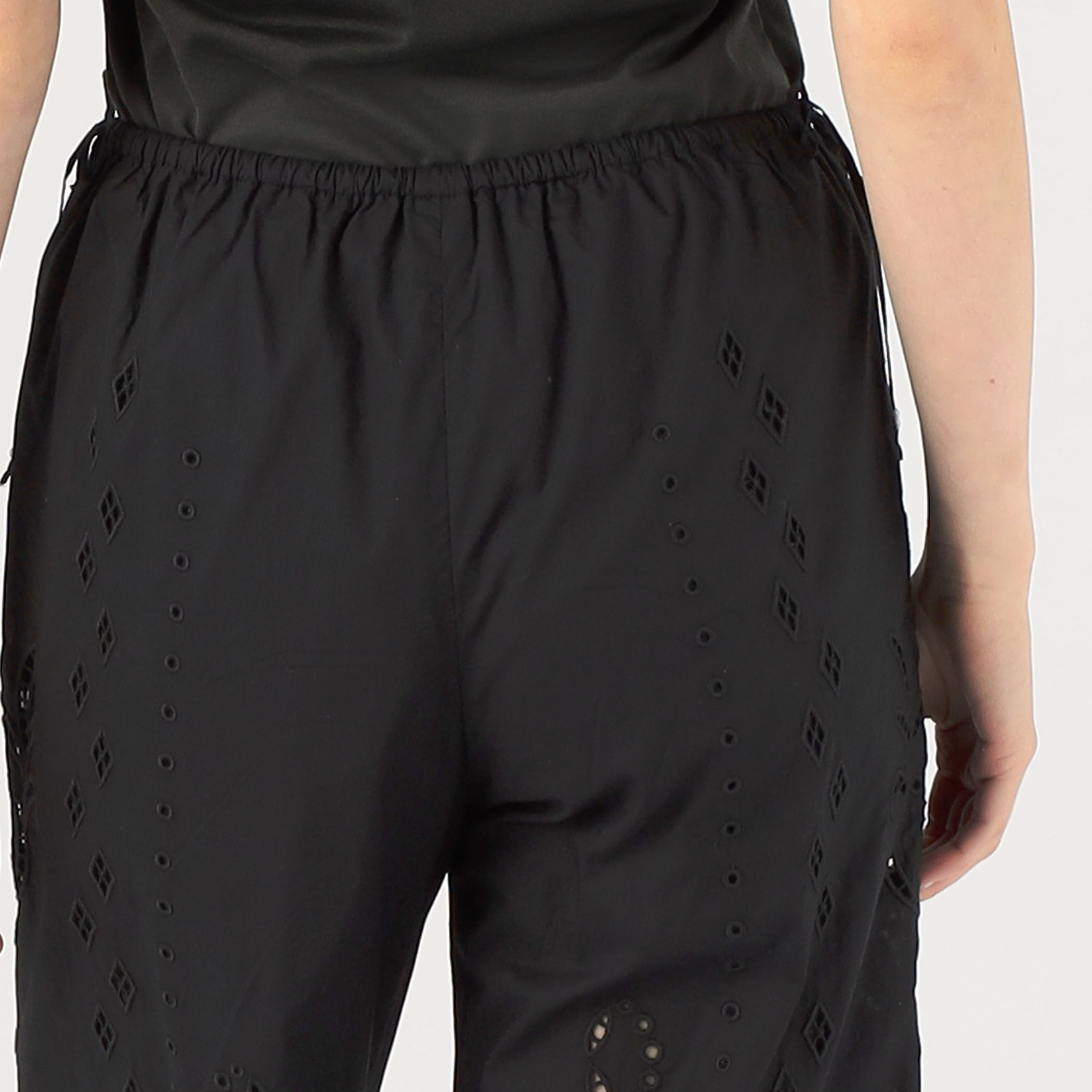 カットワークエンブロイダリー ストレートパンツ｜トゥモローランド