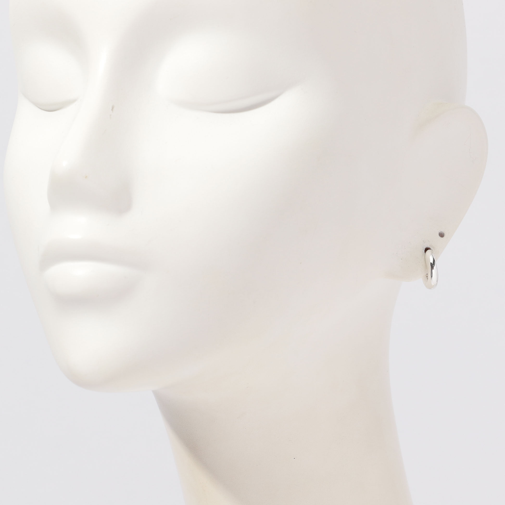 Annika Inez Wide Oblique Hoops S ピアス｜トゥモローランド