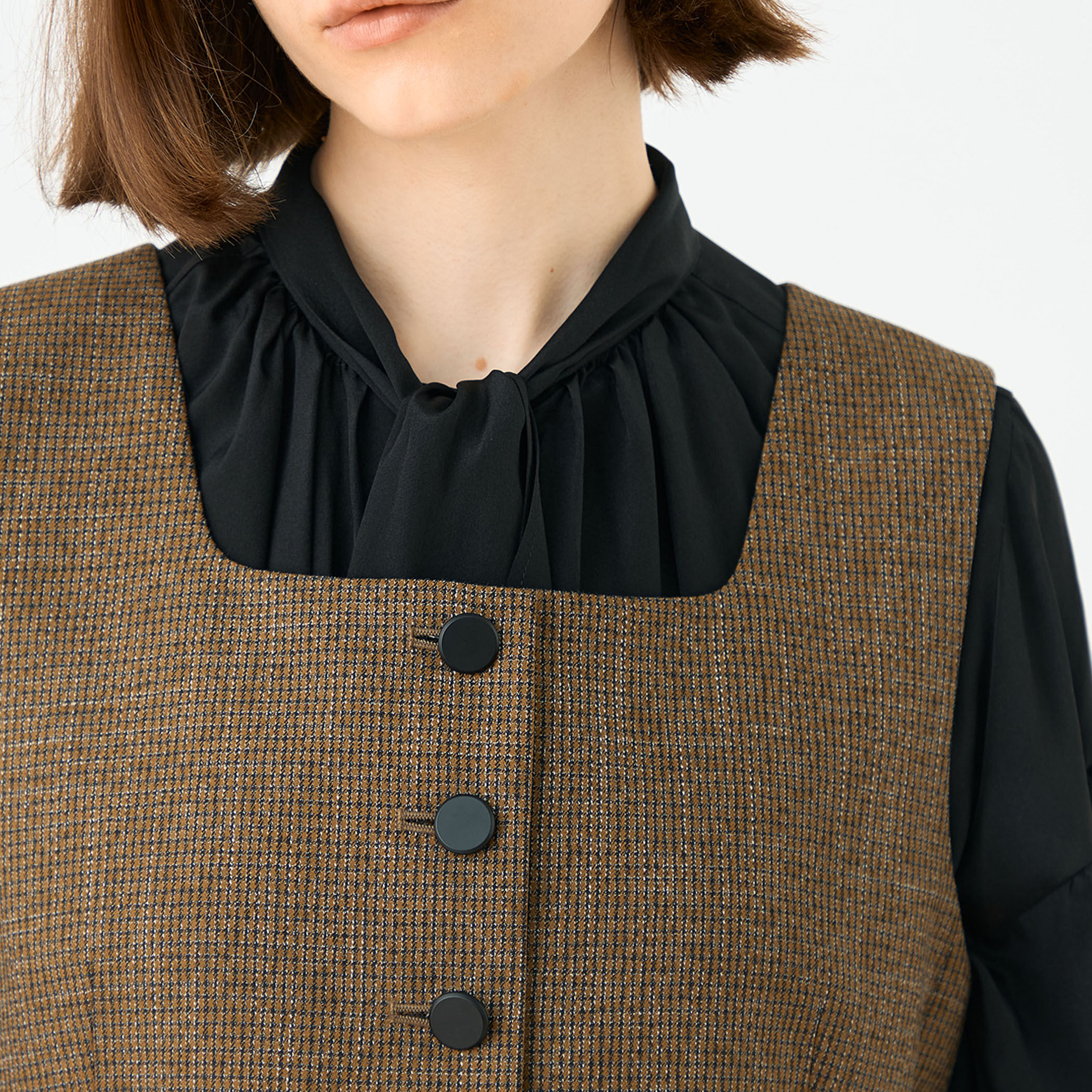 新品未使用！セブンテンスクエアネックジレブラック スクエアネックジレ(ブラック) - seventen