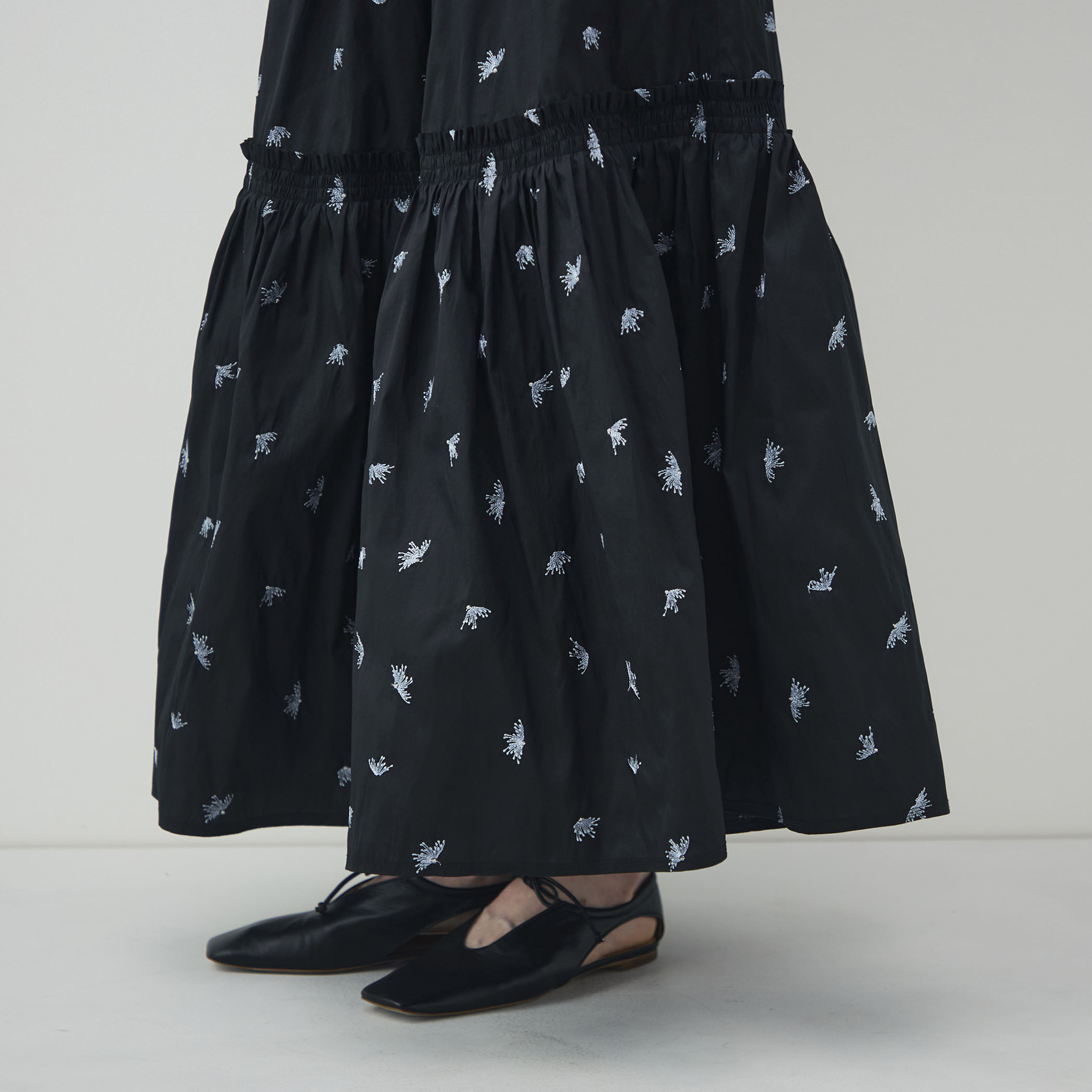 たろー　レディース　BLK M 別注】NE QUITTEZ PAS BLACK ロングスカート｜トゥモローランド 公式サイト