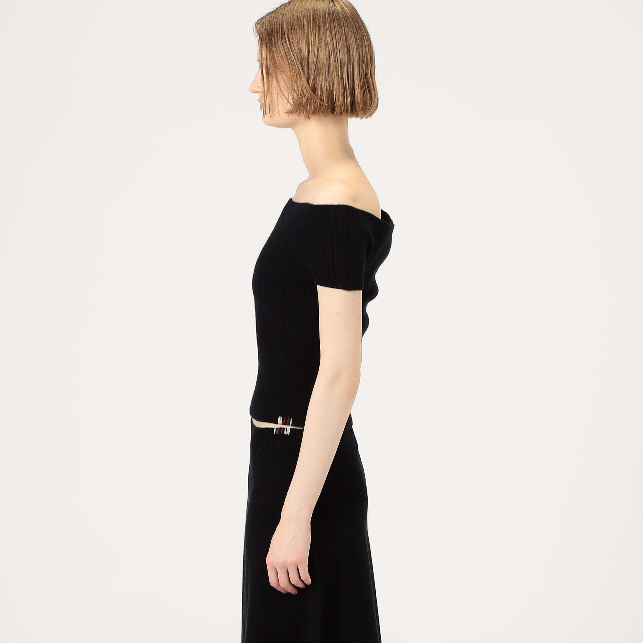 □extreme cashmere libra カシミヤ オフショルダートップ