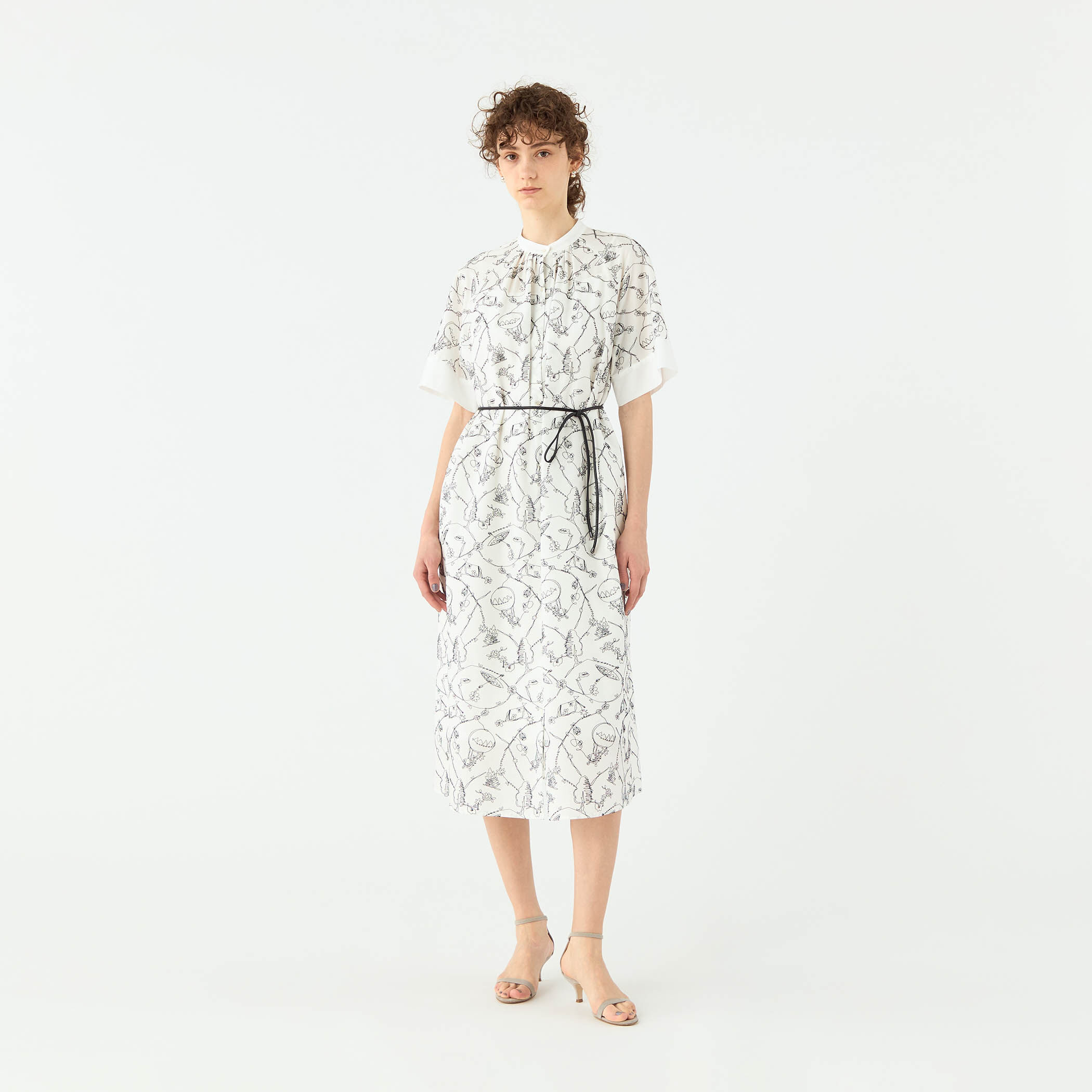 バルーンエンブロイダリー スタンドカラーワンピース