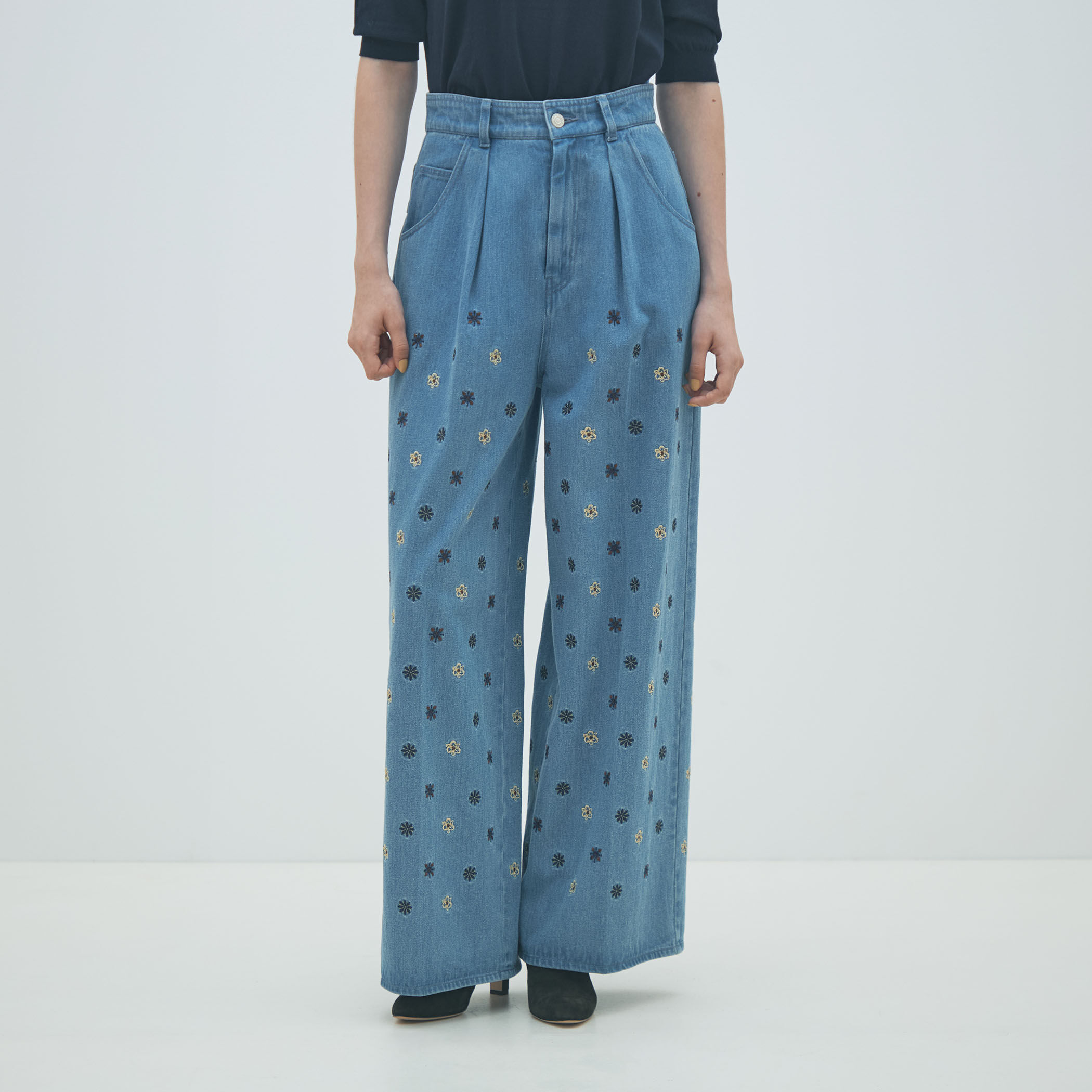 ボタニカルエンブロイダリーデニム タックワイドパンツ