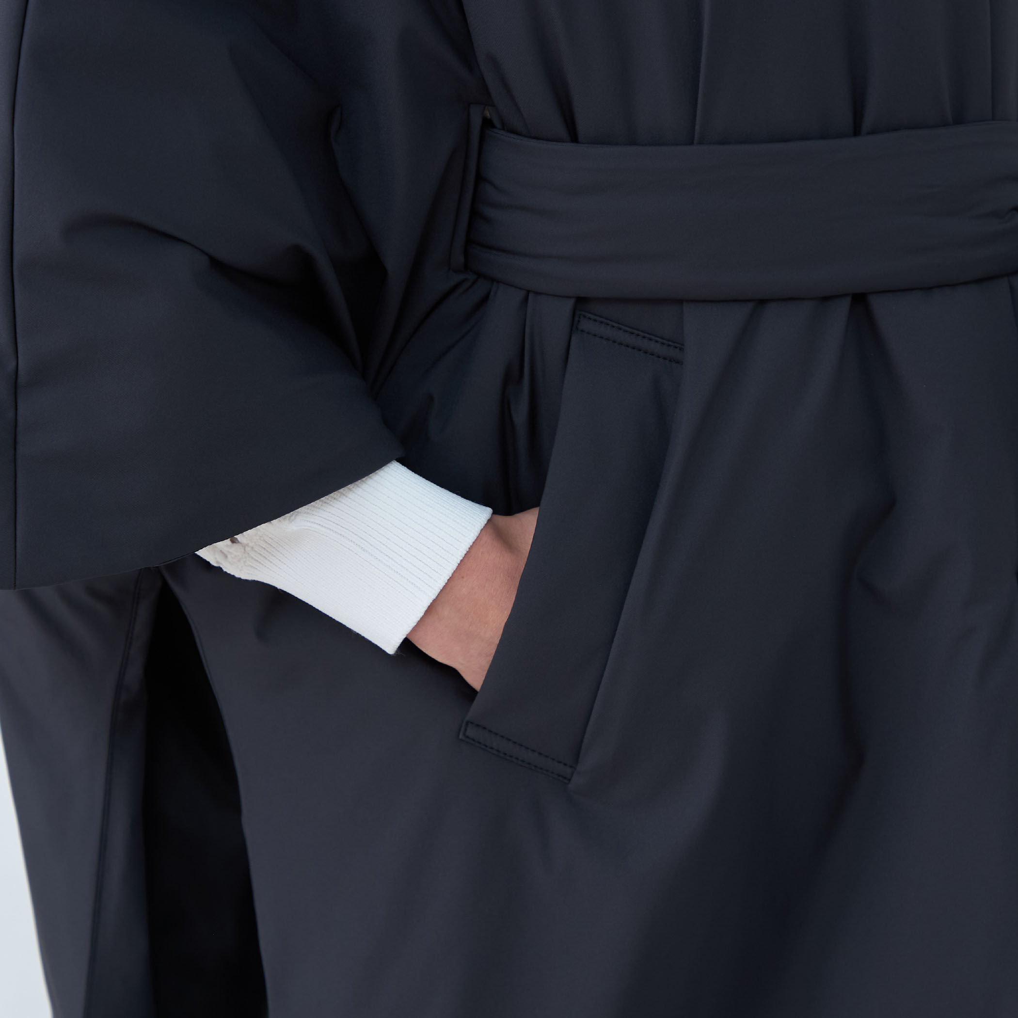 トゥモローランドBALLSEY ゆったり柔らか上質アンゴラウール100%ポンチョ パデットツイル ベルテッドポンチョ｜トゥモローランド 公式通販