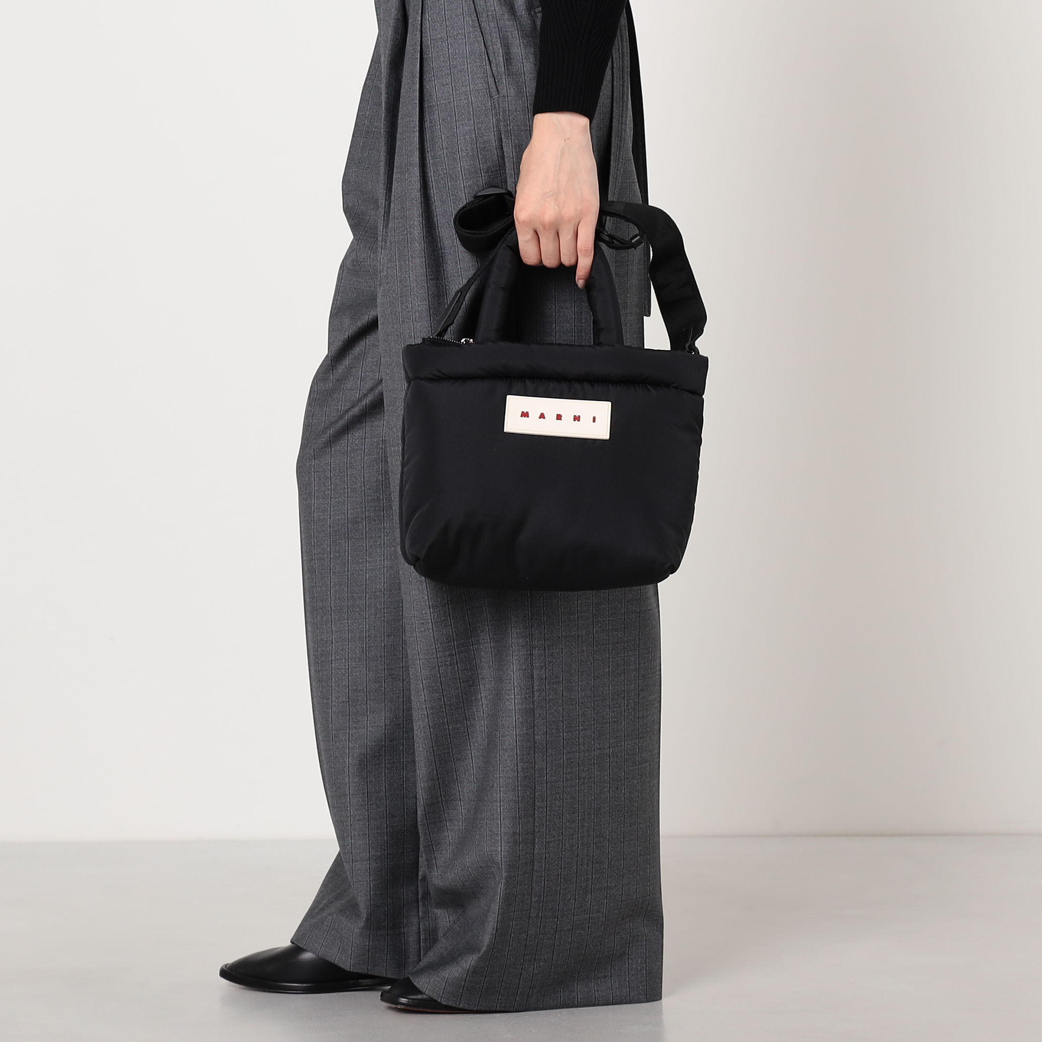 MARNI TOTE ブラック Puff E/W トートバッグ｜トゥモローランド 公式サイト