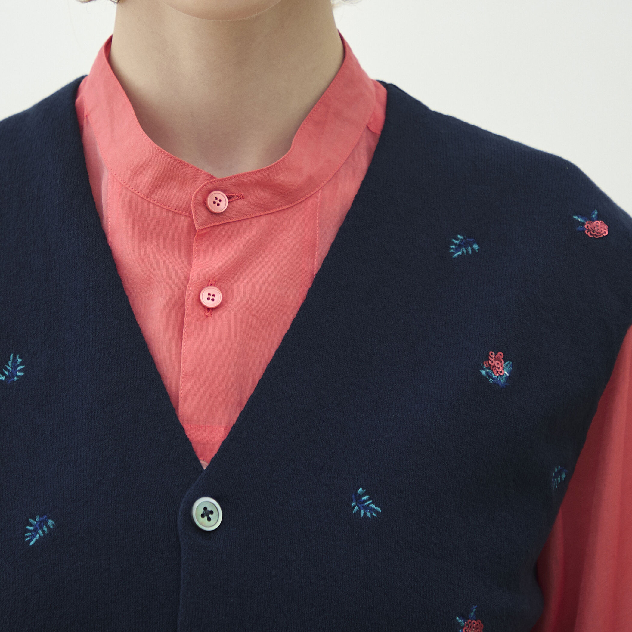 パトゥ 25SS キルティング ボタニカル エンブロイダリー 刺繍 ベスト ジレ 25S-T0160-0210 ホワイト 36【中古】 パトゥ 25SS キルティング ボタニカル エンブロイダリー 刺繍 ベスト