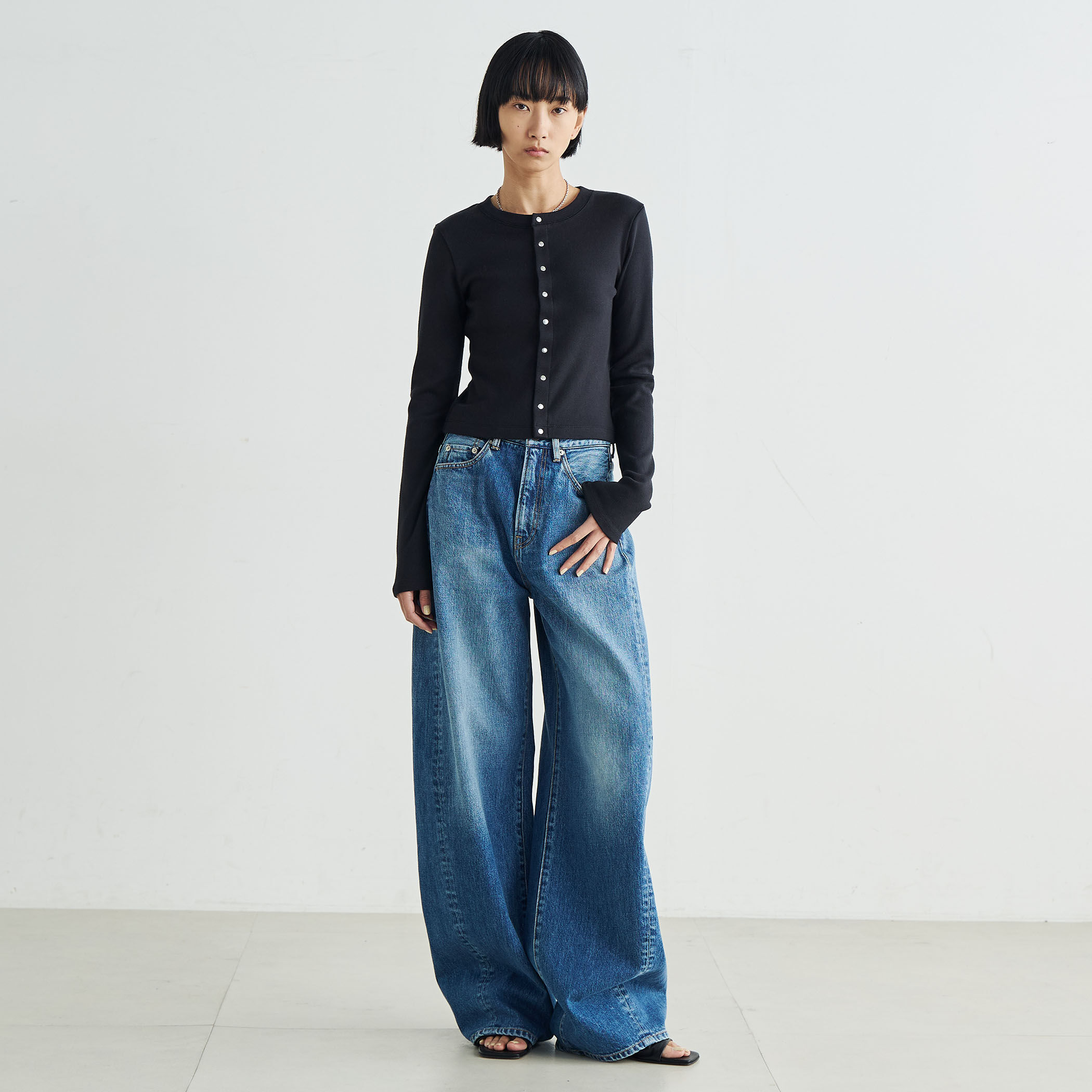 極美品 トゥモローランド 23SS 定価3.5万 コットン カーディガン ブルー カジュアルなブルートーンカーディガン | ファッション通販
