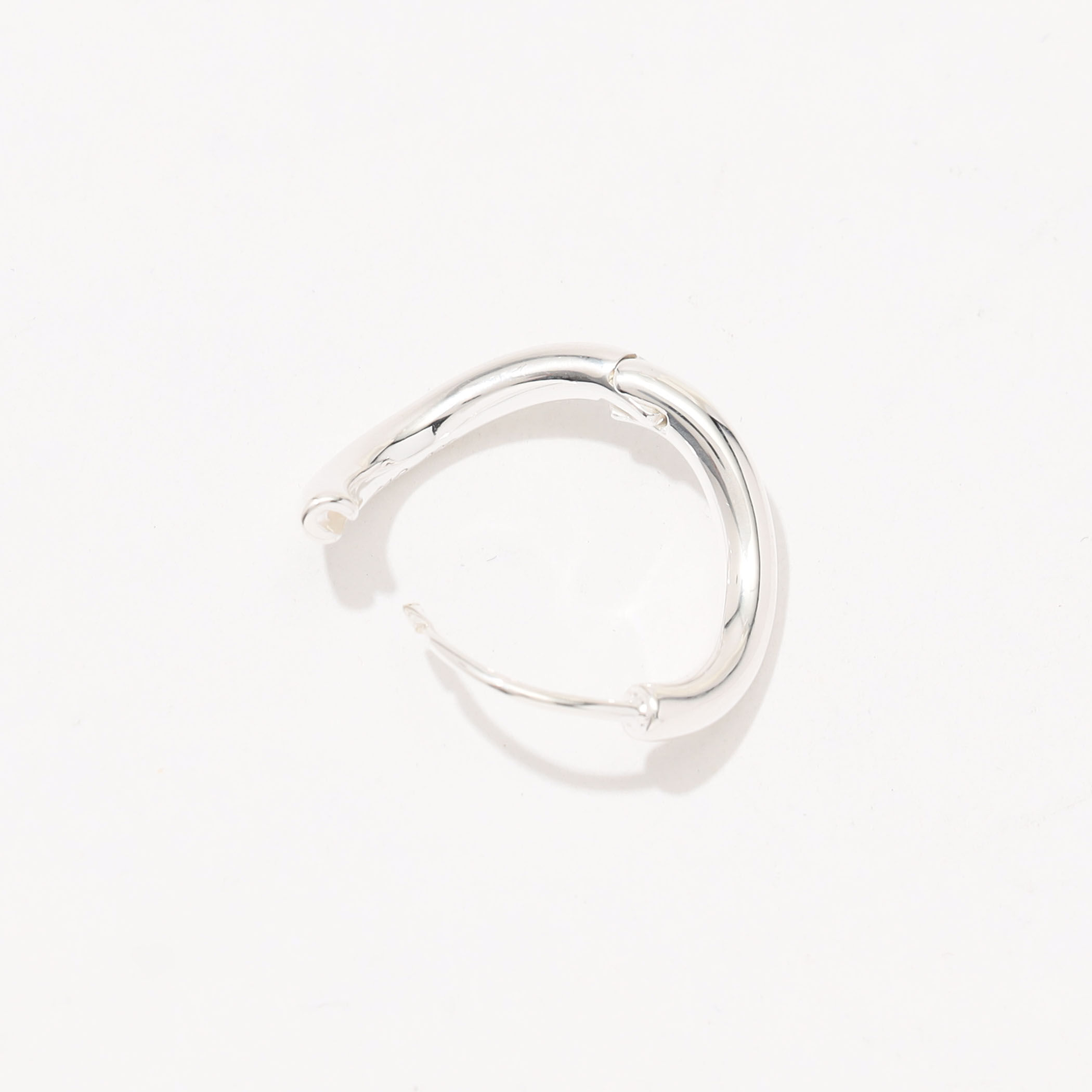 BAR Jewellery CHUNKY OUTLINE フープピアス｜トゥモローランド 公式通販