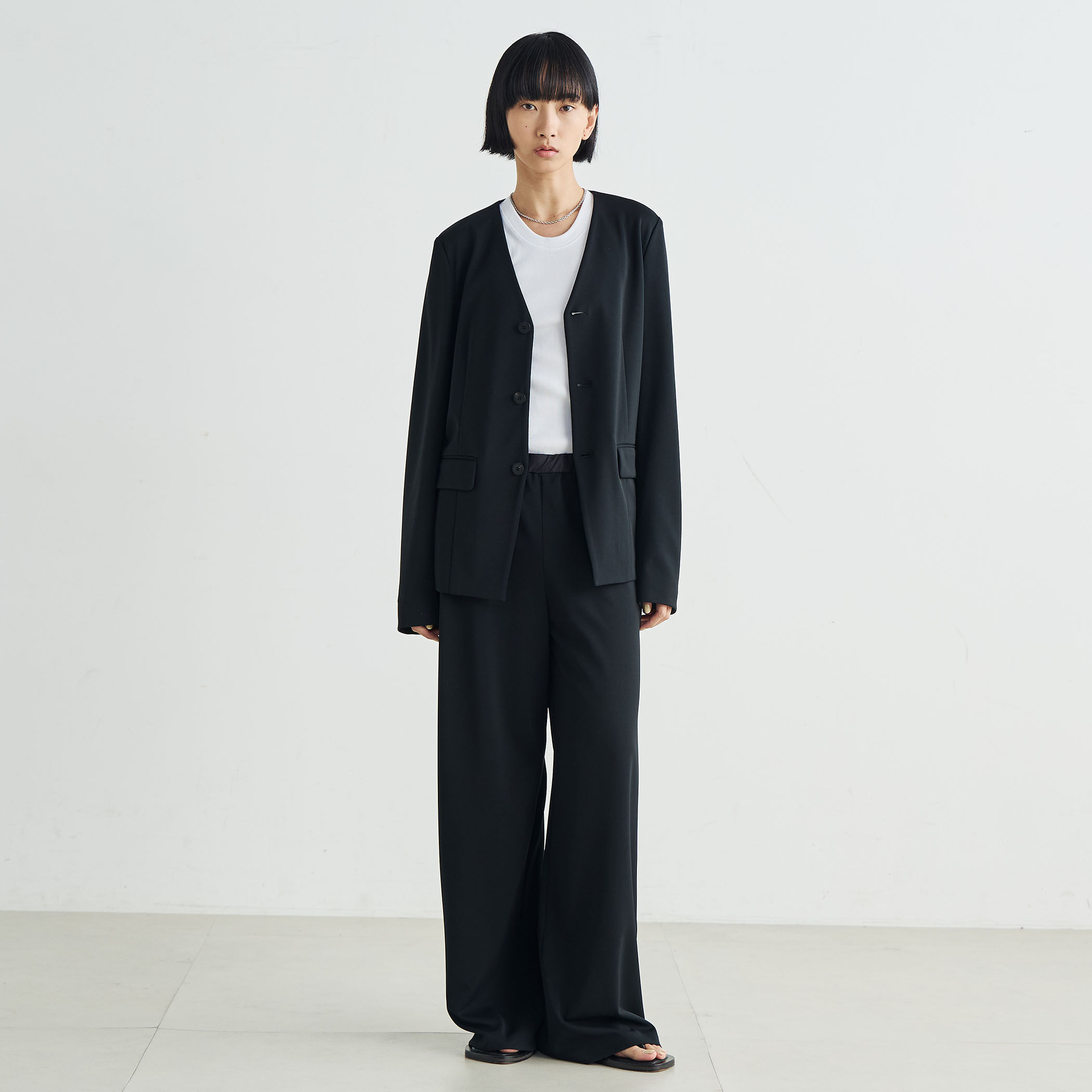 カルゼジャージー セミワイドスラックス｜トゥモローランド 公式通販