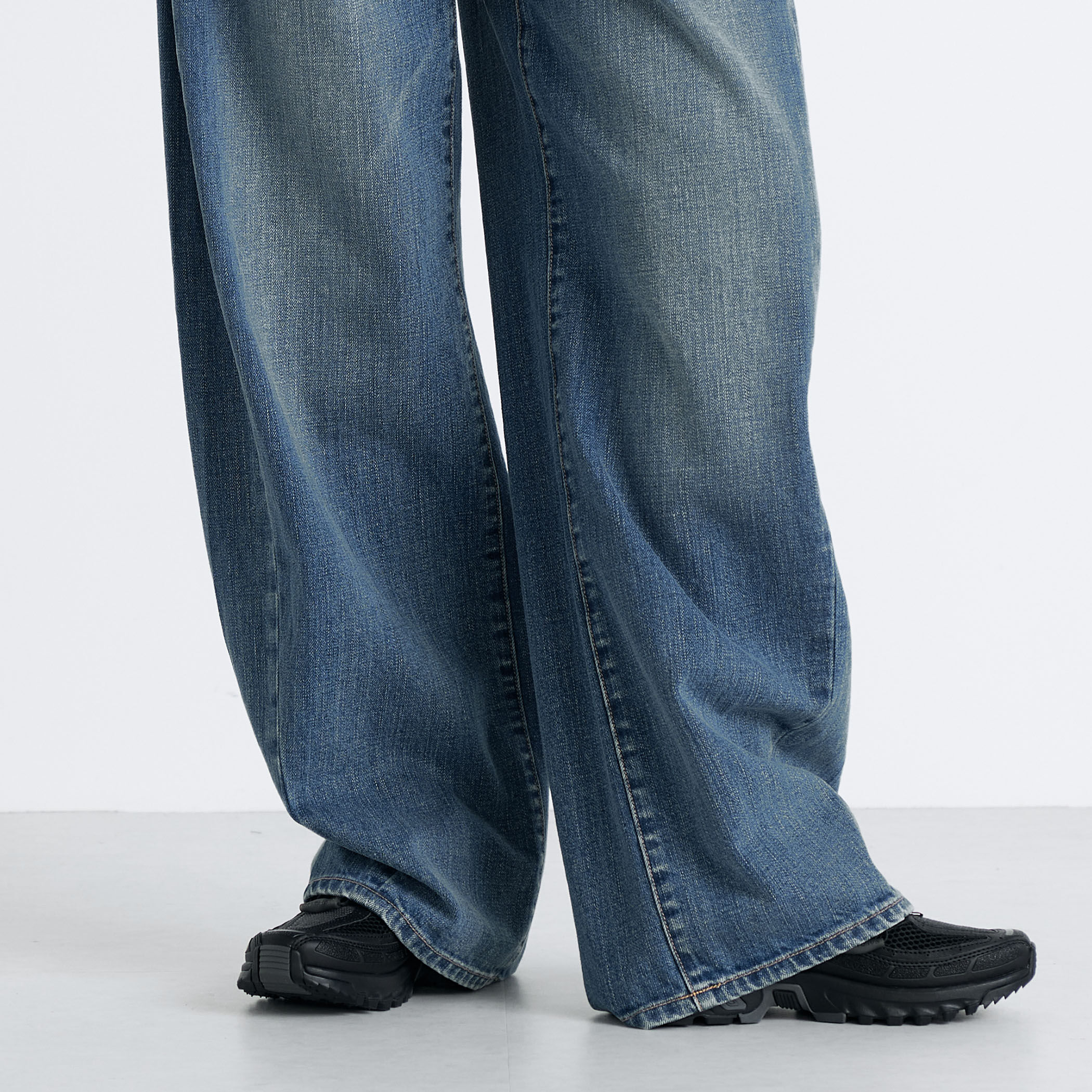 エッセンシャルデニム バルーンパンツ｜トゥモローランド 公式通販