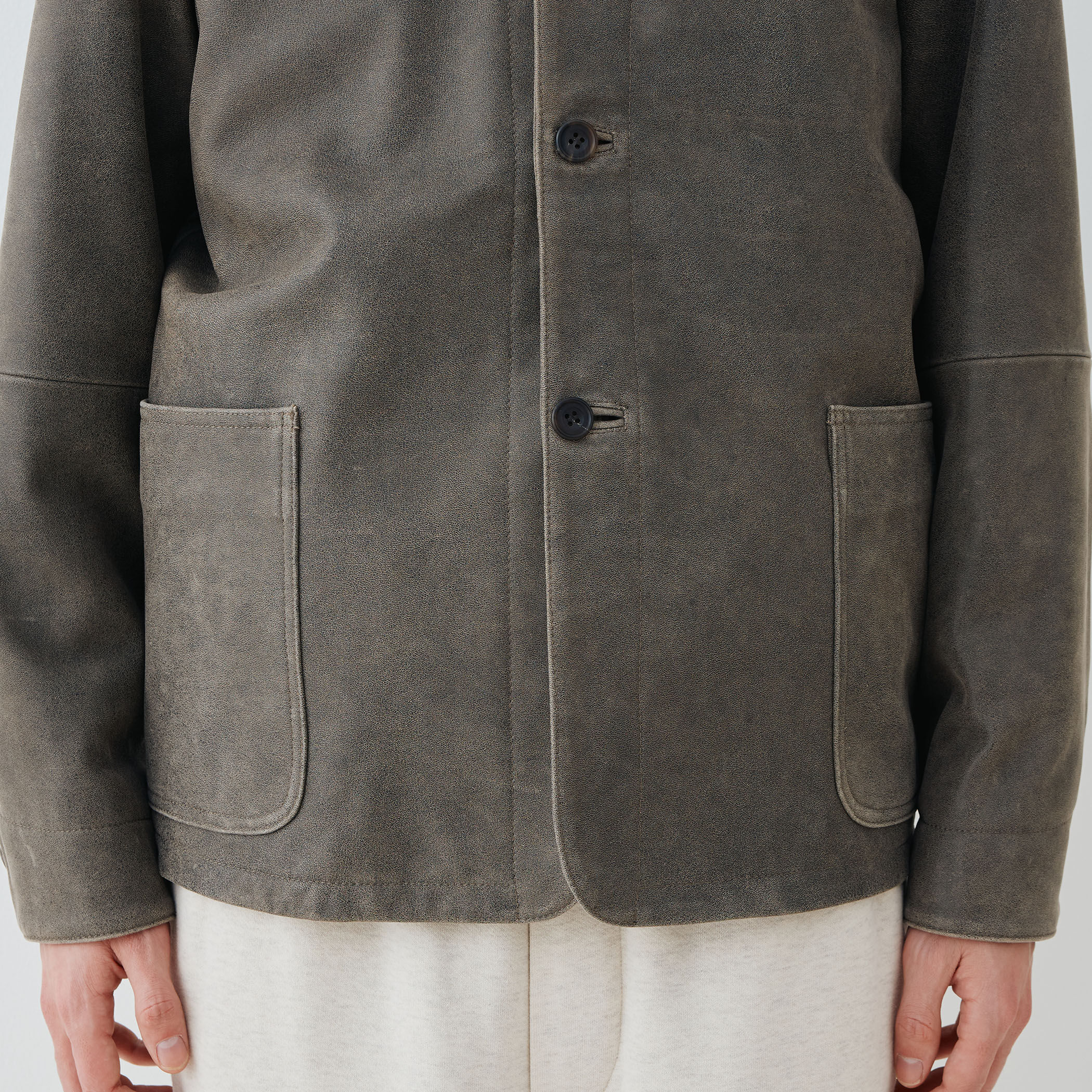 ヴィンテージラムレザー サドルスリーブブルゾン｜トゥモローランド