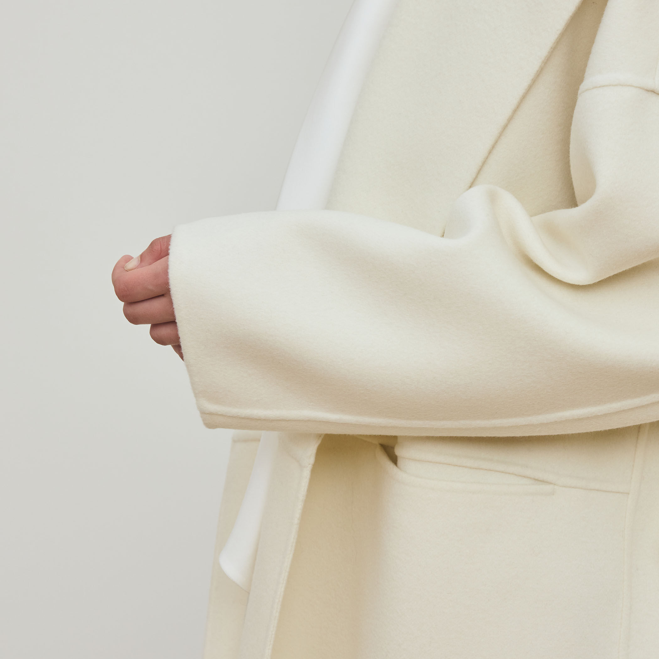 【美品】トゥモローランド 2wayコートフード着脱可 光沢感高級感 組曲 コート アウター 「フード取り外し可」2WAYショート丈