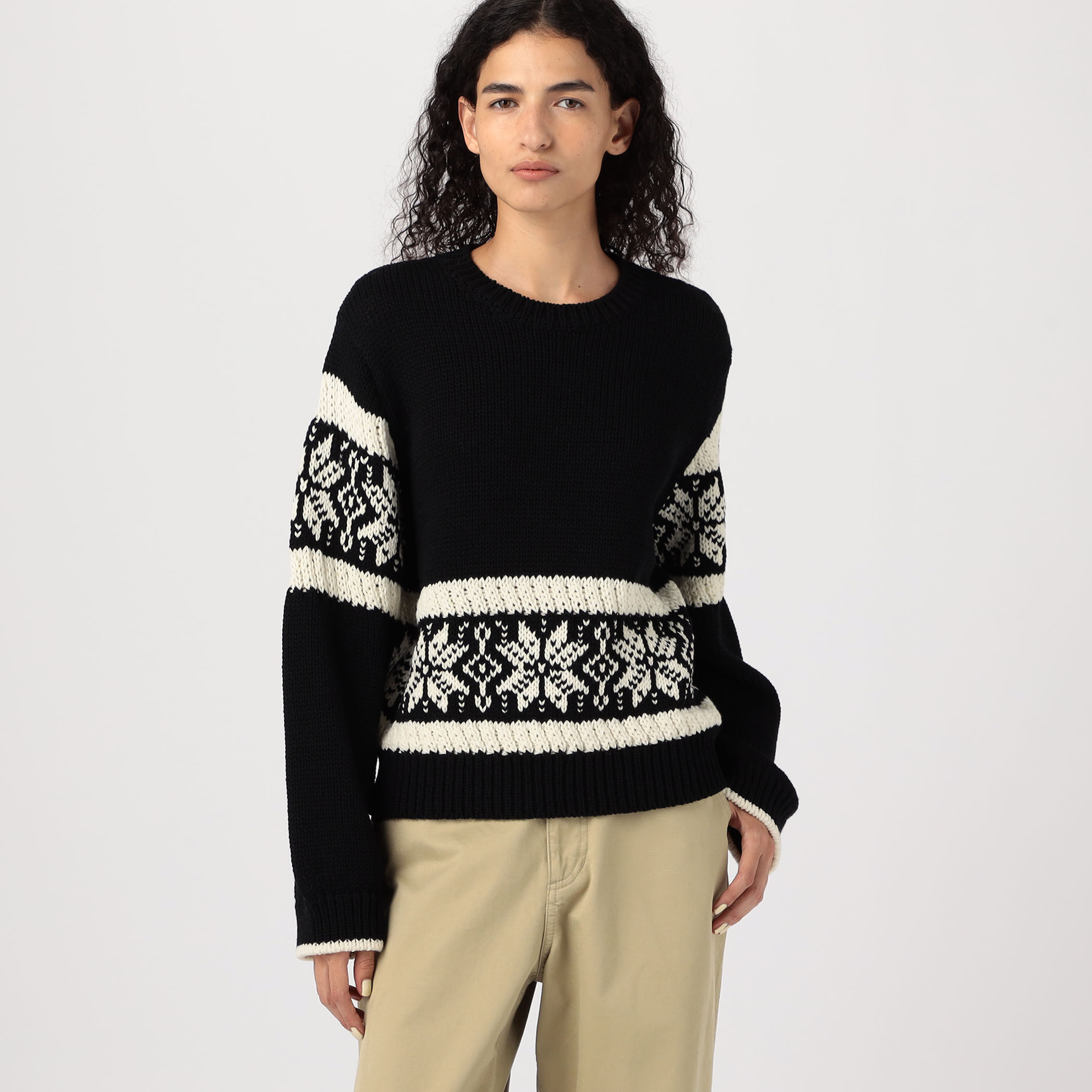 モノトーンジャカード クルーネックプルオーバー｜トゥモローランド