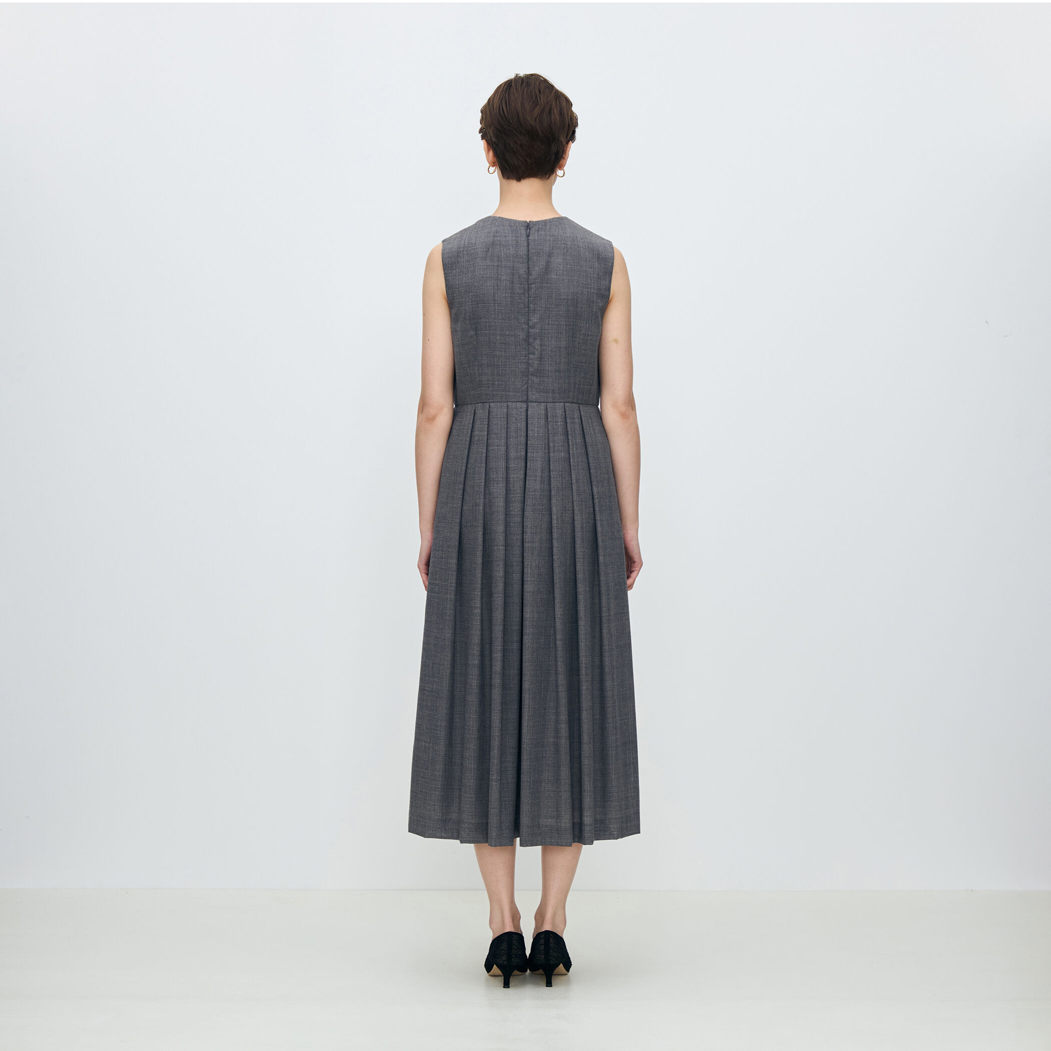 美品✨ トゥモローランド エフェクトストライプ キーネック ワンピース セール 40%OFF】エフェクトストライプ Vネックワンピース