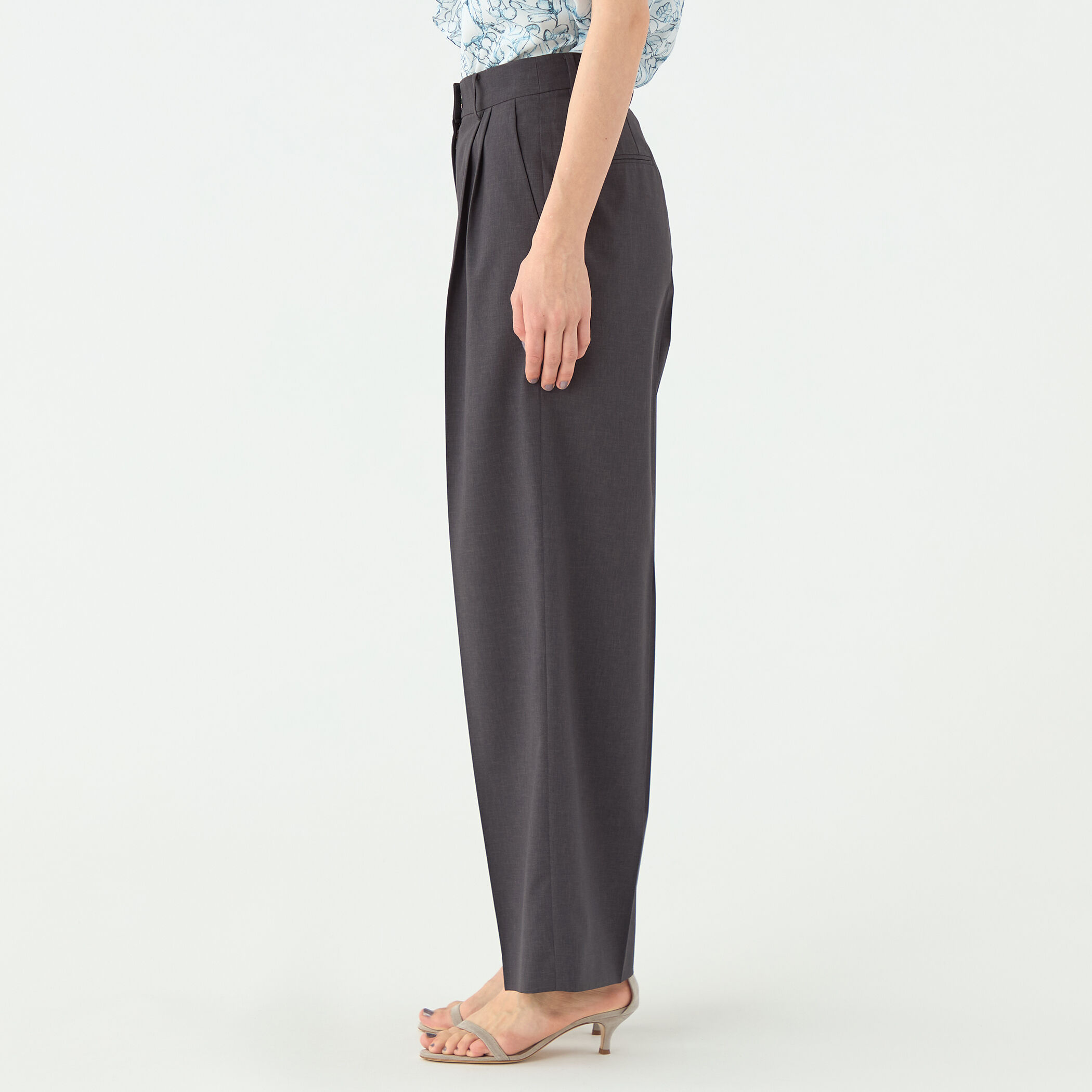 エクストラファインポリエステルトロピカル タックワイドパンツ