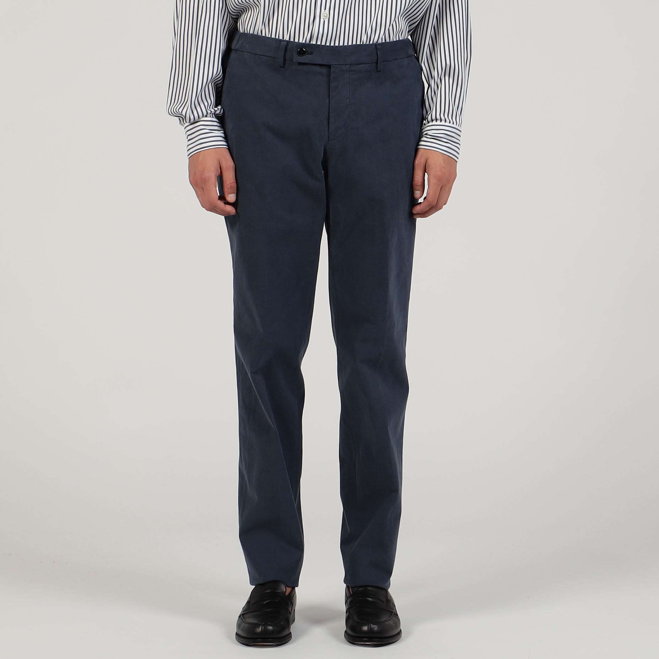 新品 TOMORROWLAND 22AW バックシャーリングスリムパンツ 青 S item77d0391843e711eebec50242ac