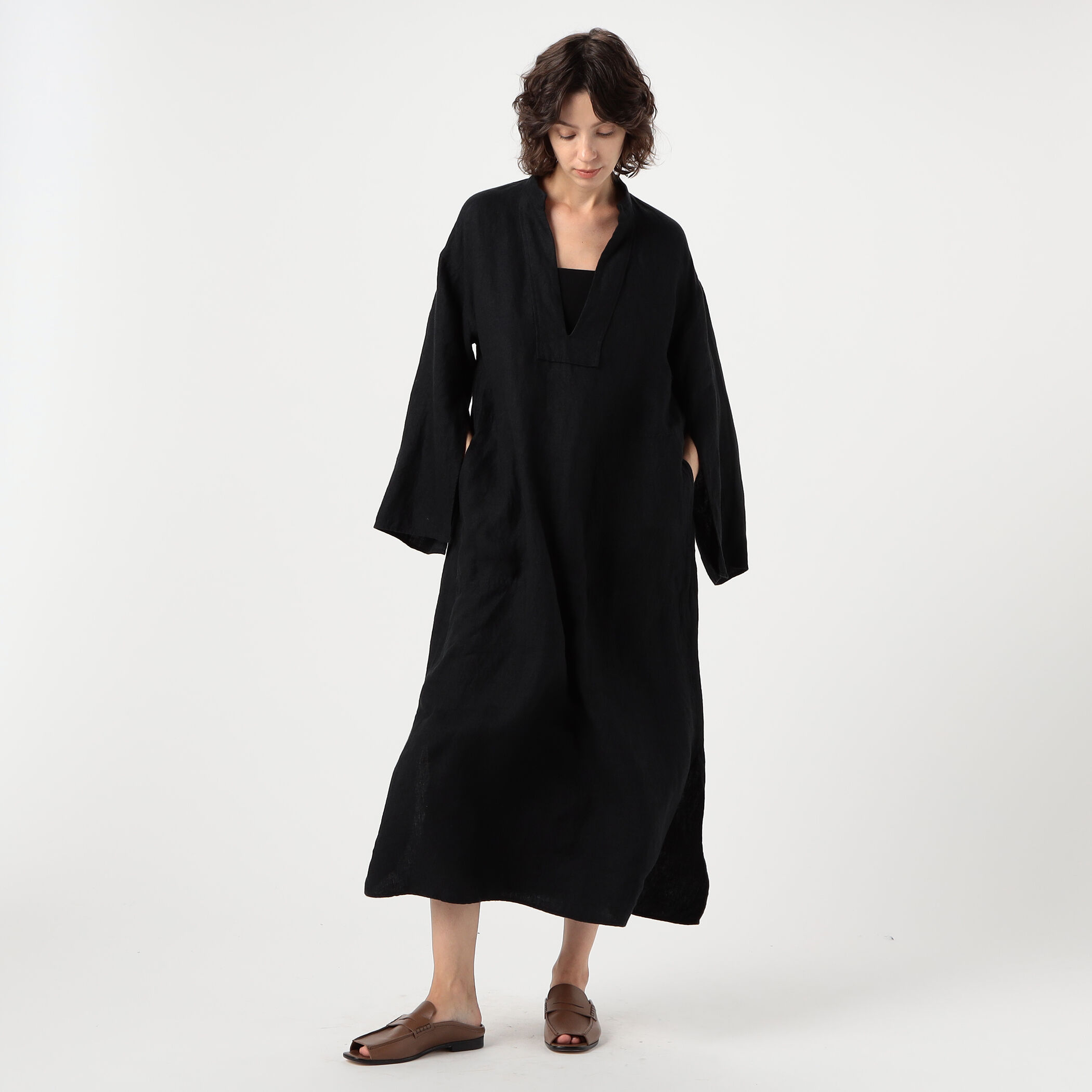 ブラッシュドリネン カフタンロングドレス｜トゥモローランド 公式通販