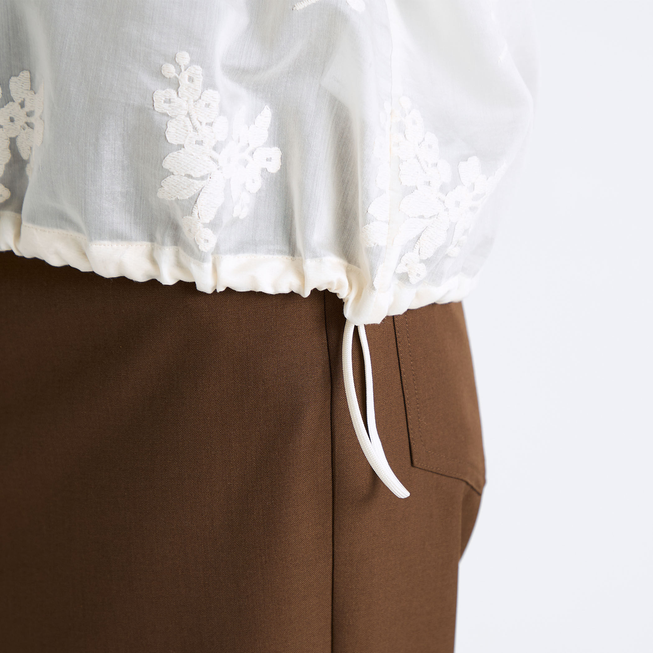 シアーエンブロイダリー ブラウス｜トゥモローランド 公式通販