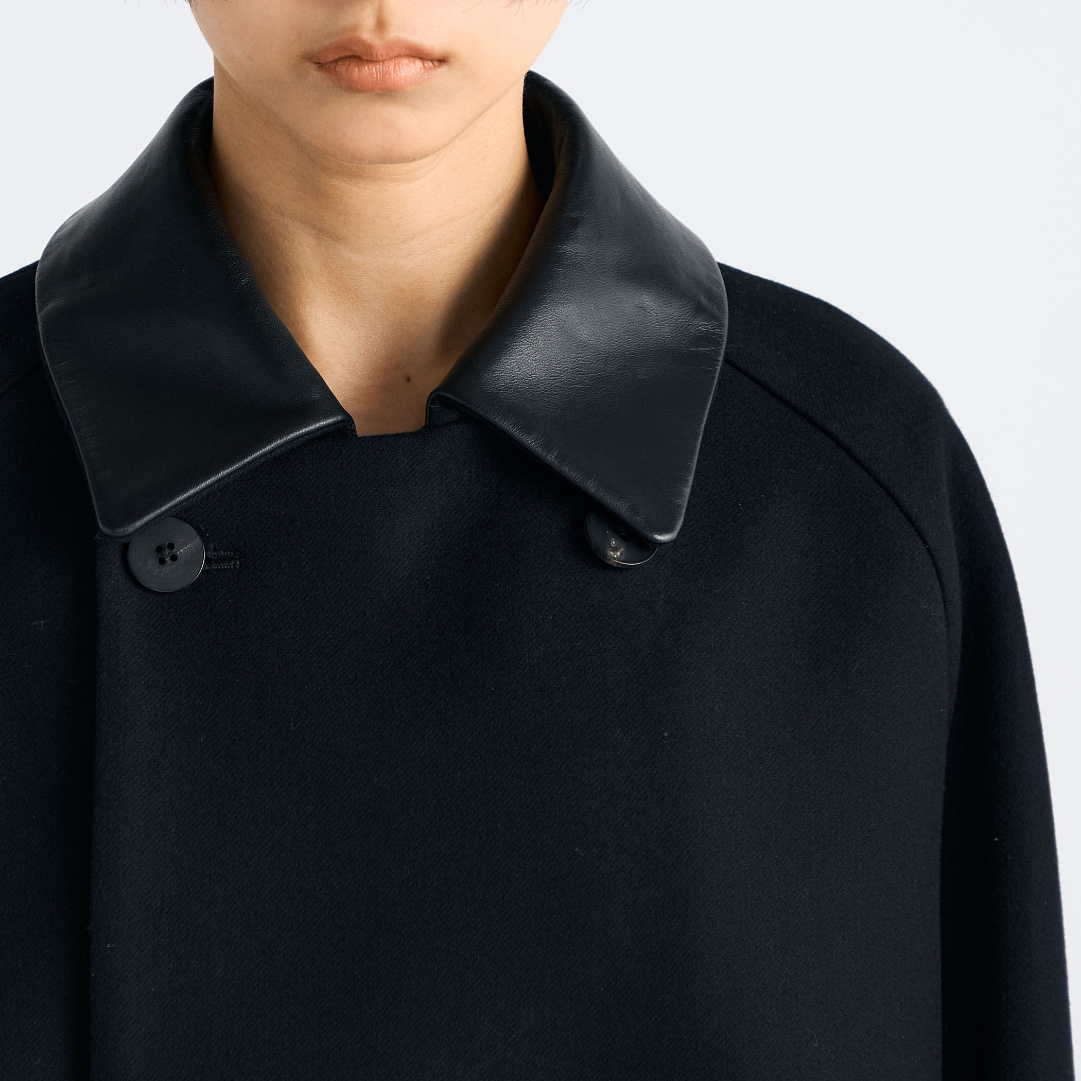 定番！美シルエット◎ラウンジリザード super120s メルトンピーコート 黒 MELTON R-SIDE SLIT COAT(S Black): Yohji Yamamoto｜THE SHOP