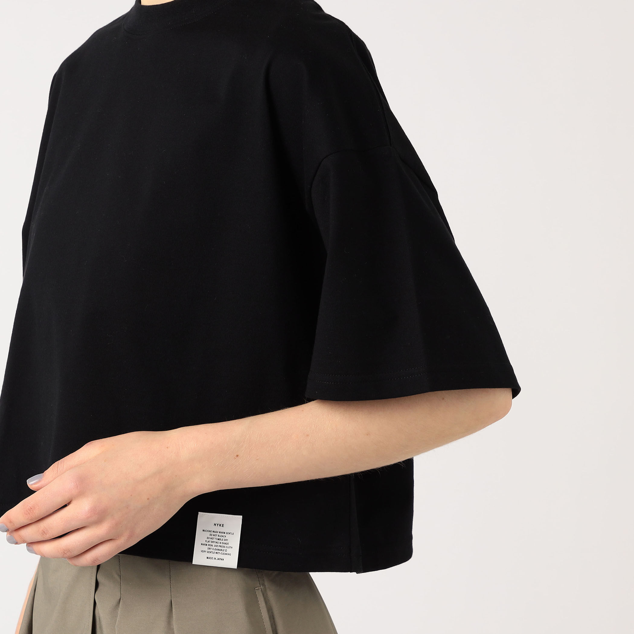 HYKE CROPPED SHORT-SLV TEE|トゥモローランド 公式通販 HYKE CROPPED SHORT-SLV TEE|トゥモローランド 公式通販