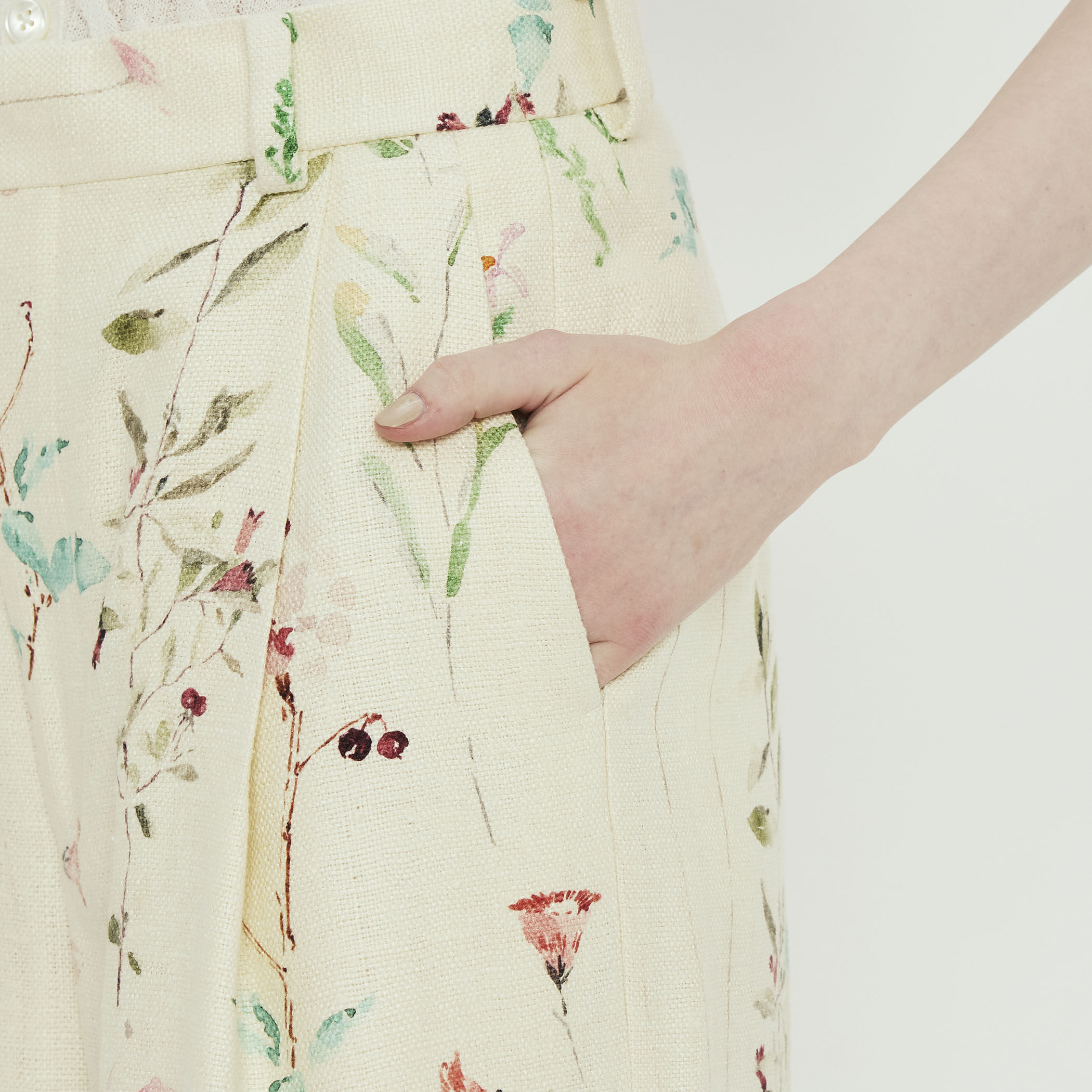 シルク フラワープリント 1タックワイドパンツ｜トゥモローランド 公式通販